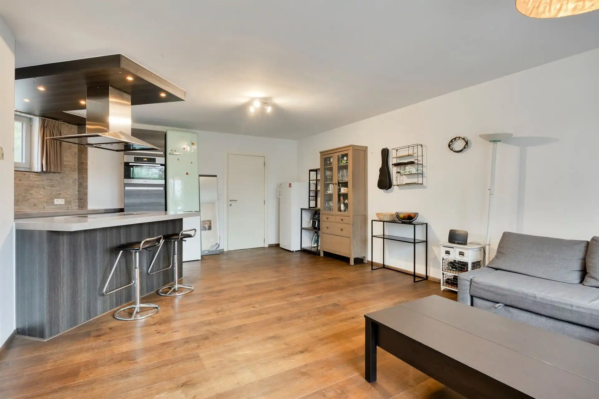Instapklaar appartement met ruim terras én autostaanplaats! foto 3