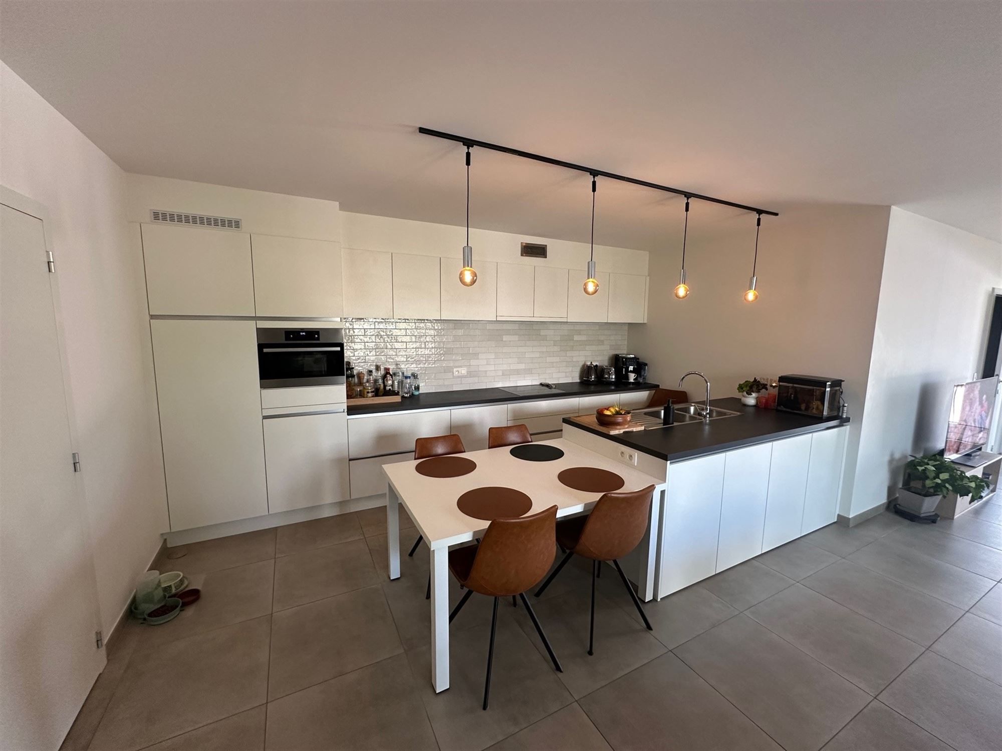 Prachtig en centraal gelegen luxe-appartement met 3 slaapkamers en 2 terrassen! foto 4