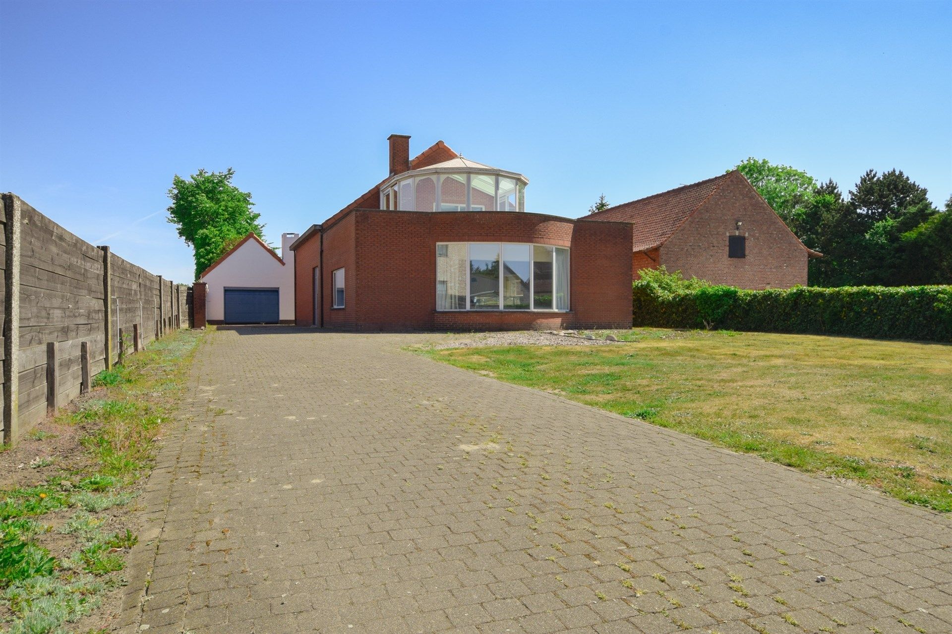 Ruime, op te frissen villa woning op een mooi perceel van 1.583m² foto {{pictureIndex}}