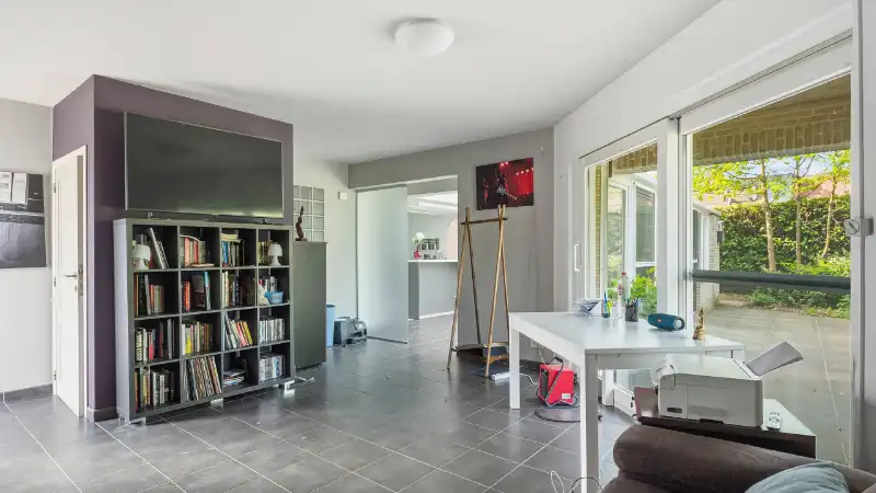 Villa van 265m² op 15 are met kantoor-praktijkruimte van 25m² en 3 slaapkamers foto 7