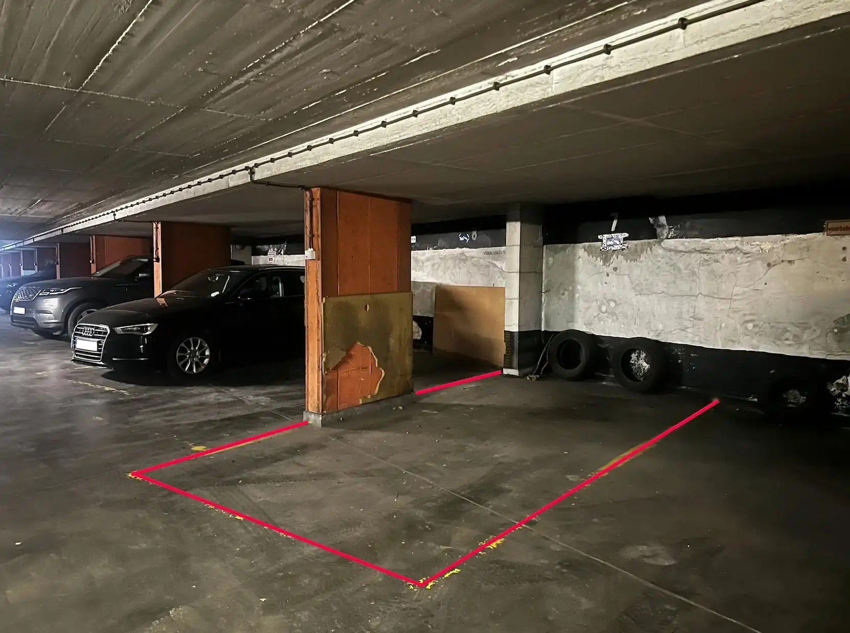 Autostaanplaats te koop gelegen in de Leopold Parking foto 3