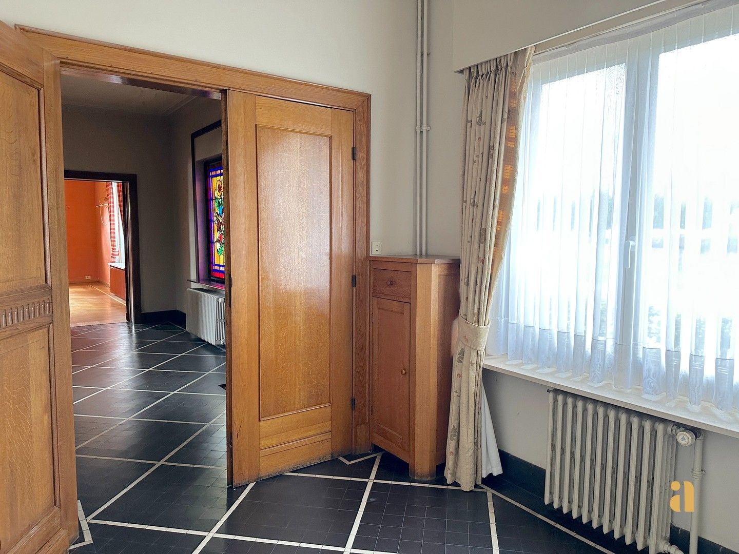 Te huur: royale woning met zwembad foto 8