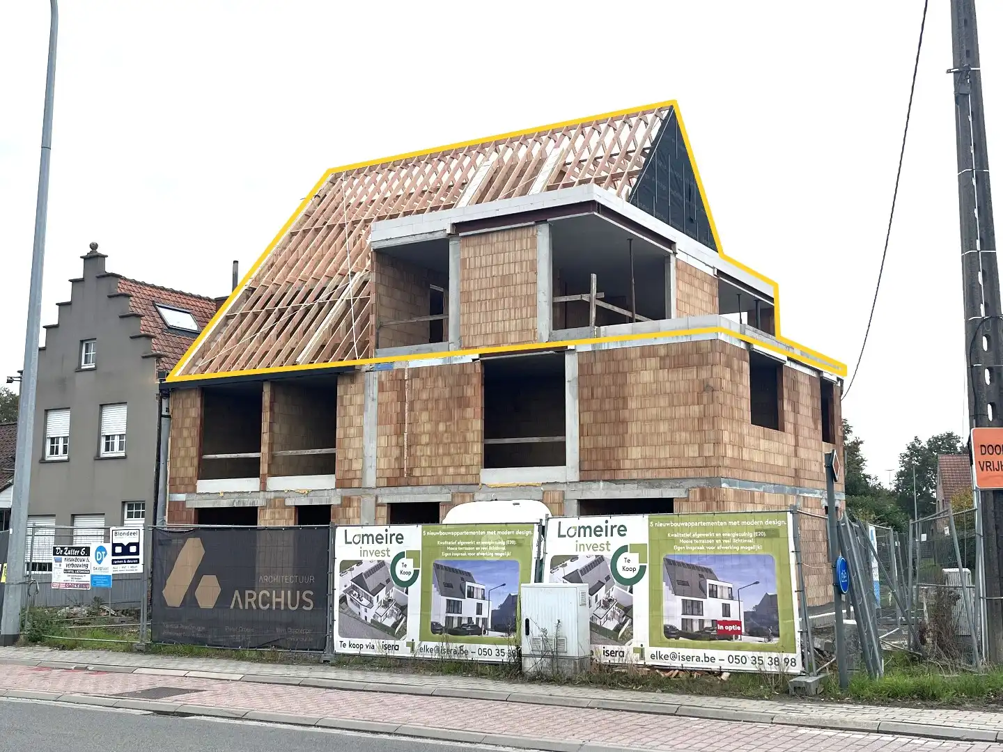 Modern en ruim appartement met 2 slaapkamers, zolderruimte en groot terras. foto 2