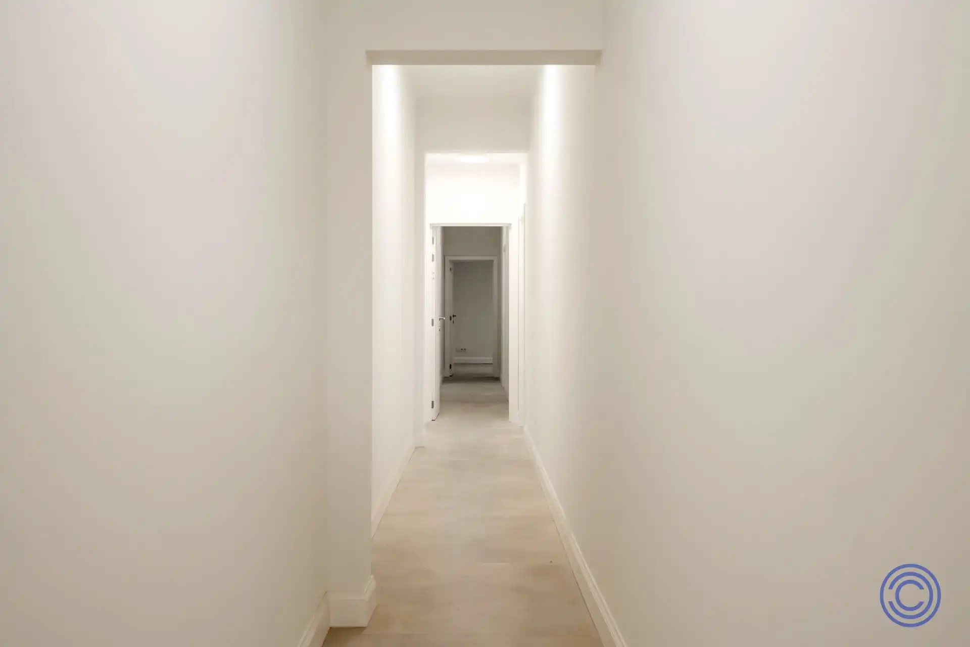 Volledig gerenoveerd appartement met kantoor en groot terras! foto 6