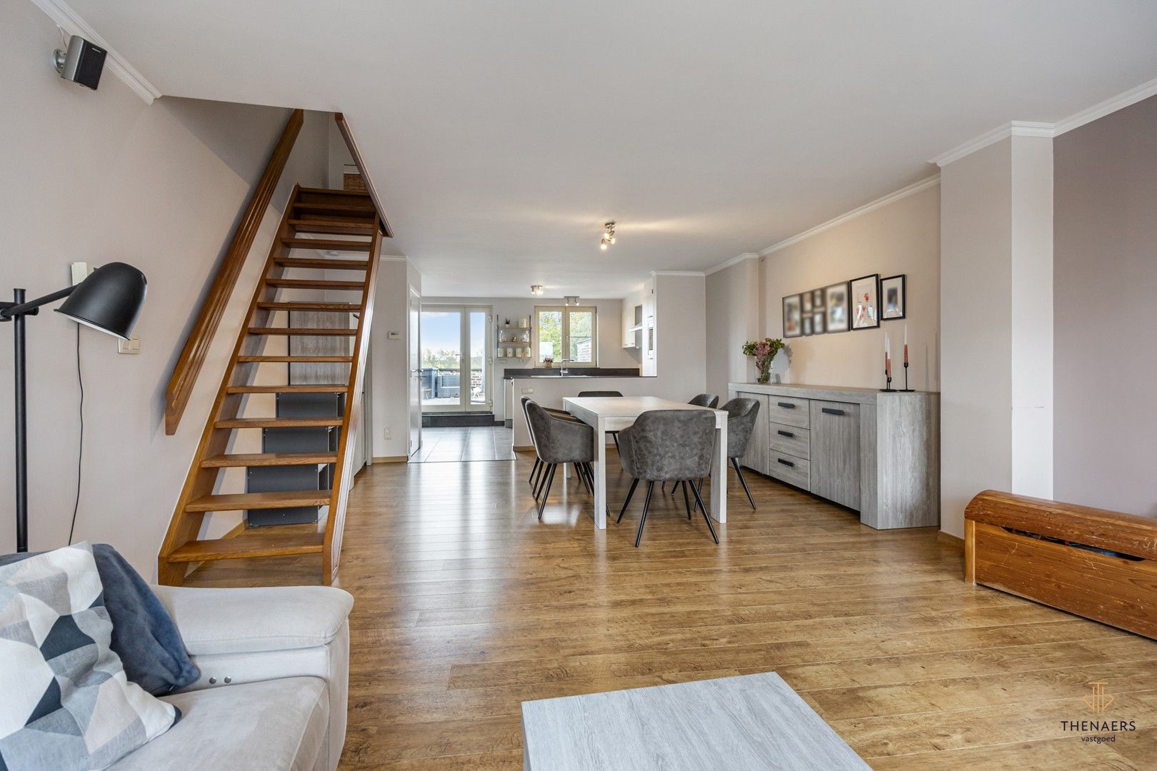 Bel-etage met polyvalente ruimte, garage en grote terrassen. foto 5