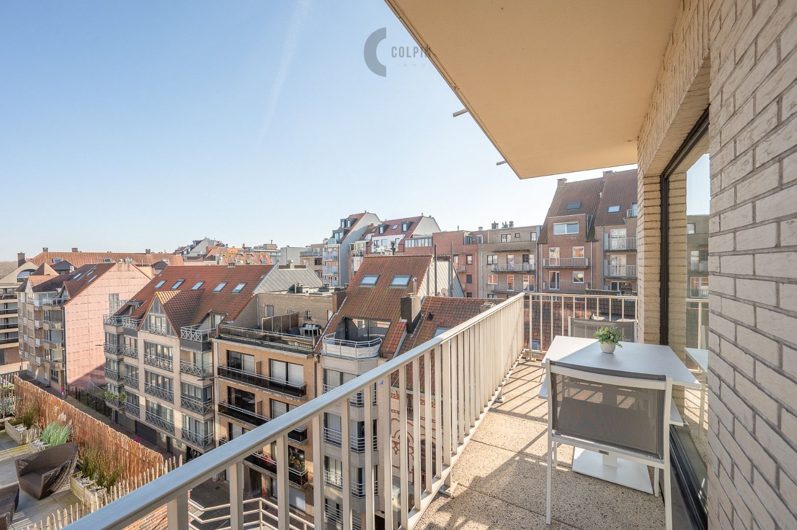 Lichtrijk hoekappartement met zonneterras vlakbij de Zeedijk! foto 4