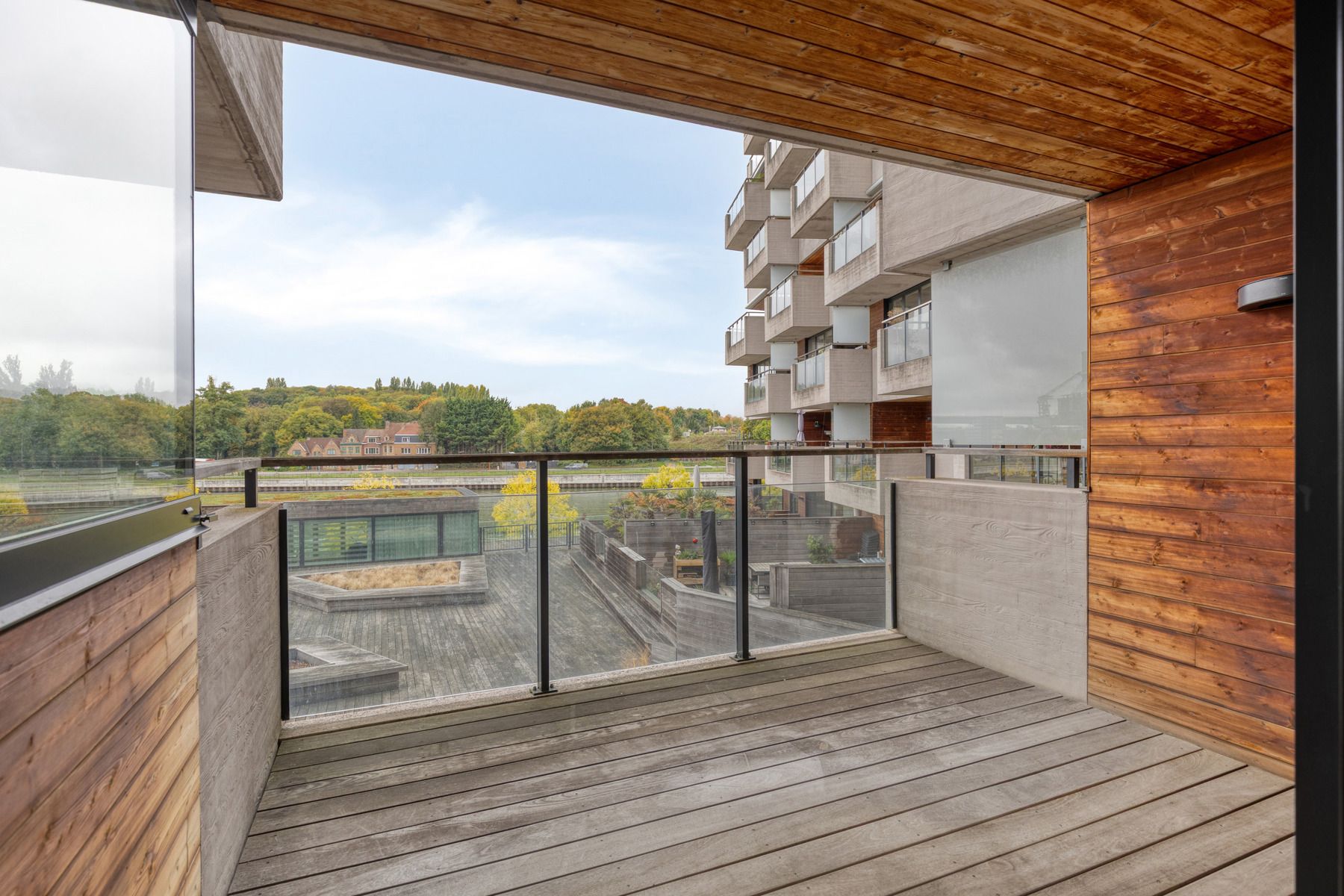 3 slaapkamer, 2 badkamer appartement met terras en parkings foto 7