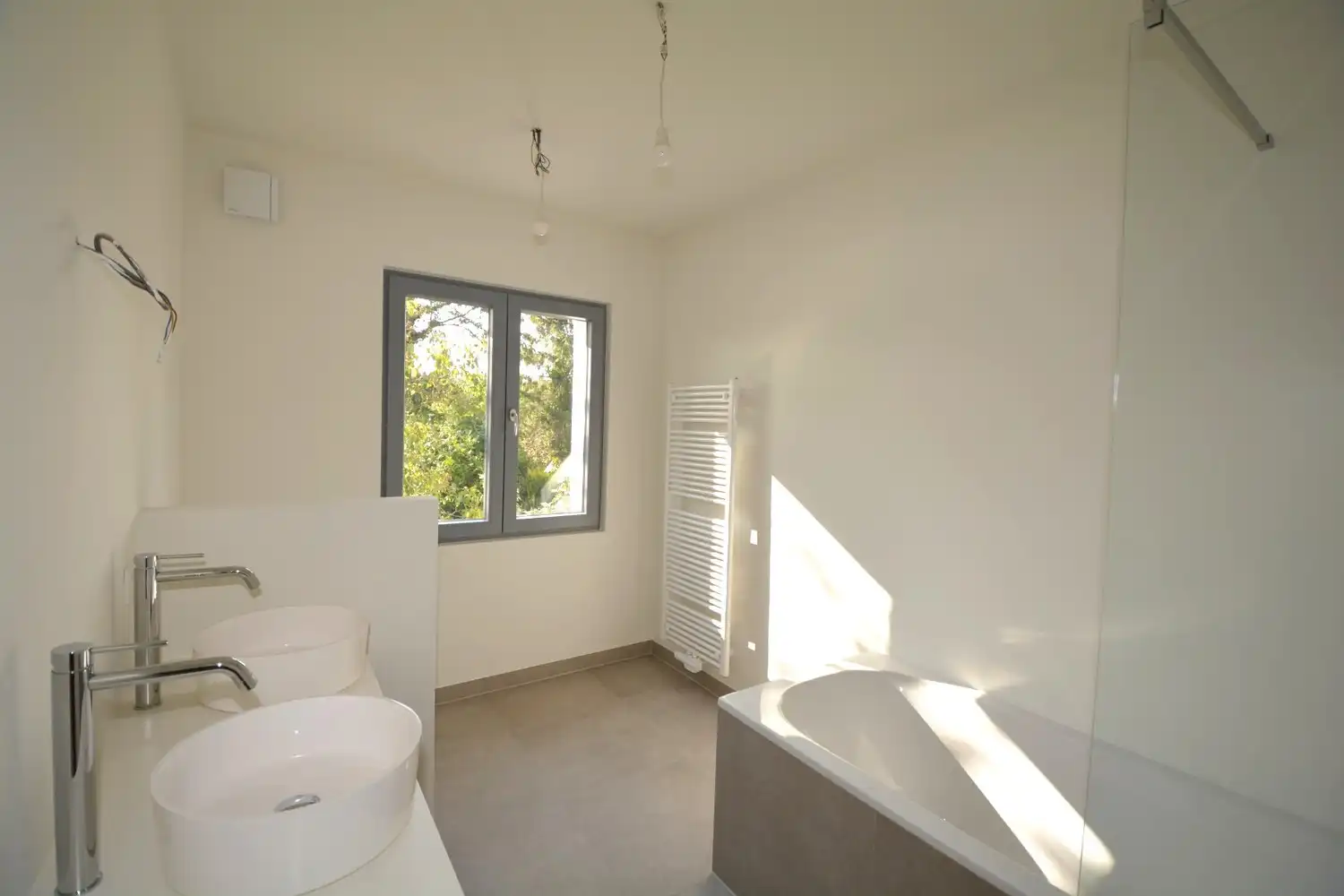 KWALITATIEF GERENOVEERDE WONING OP 835 m²! foto 9