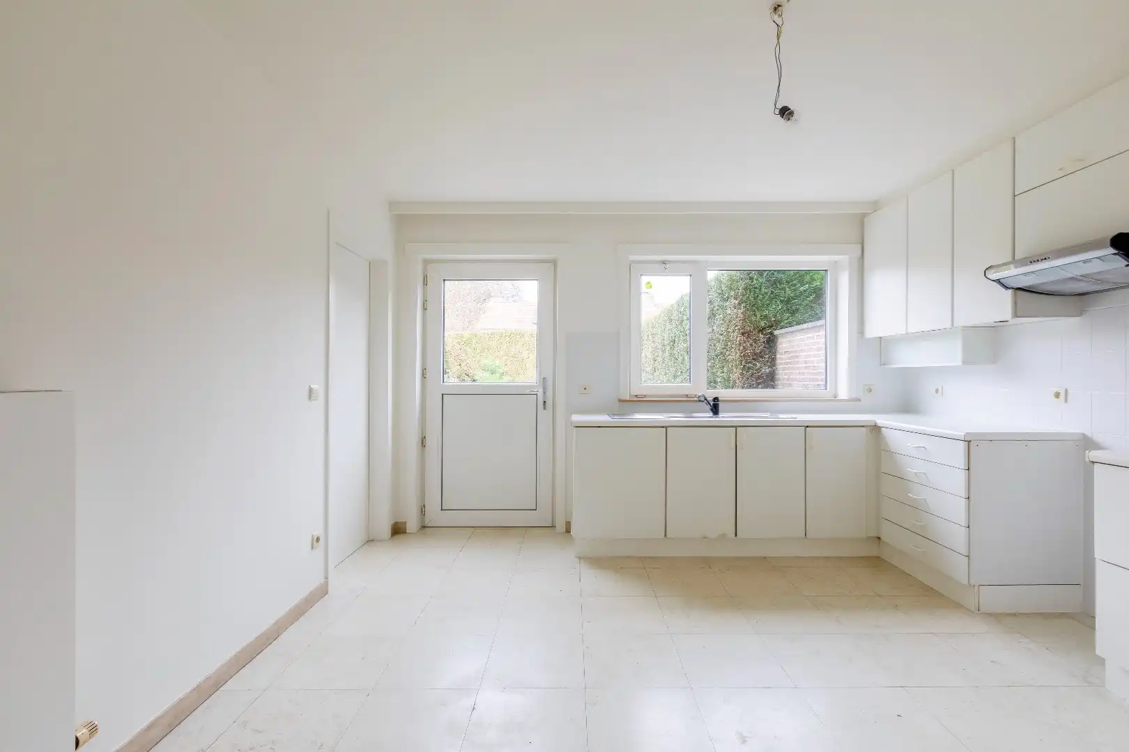 Gunstig gelegen instapklare woning in rij met garage en toffe tuin foto 9