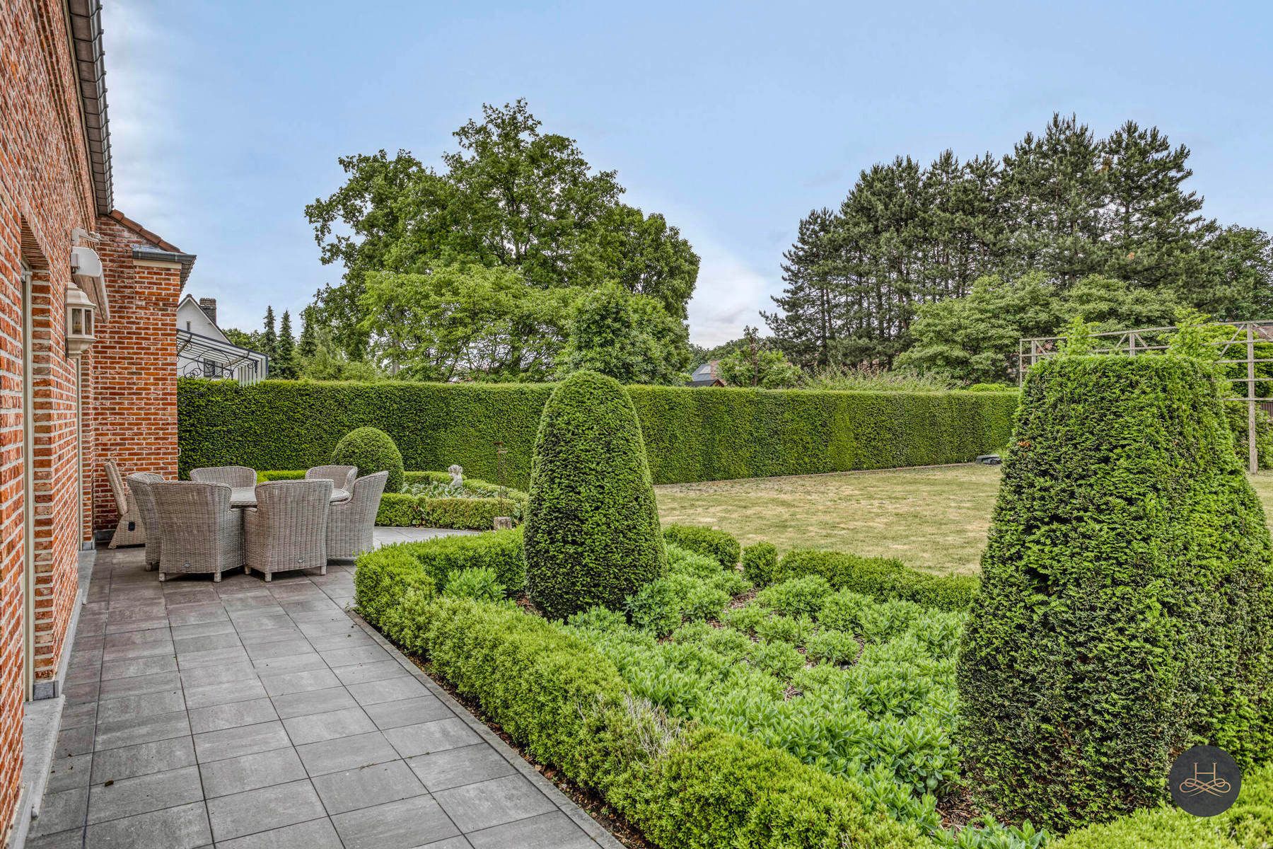 Stijlvolle woning met zorgvuldig aangelegde tuin foto 26