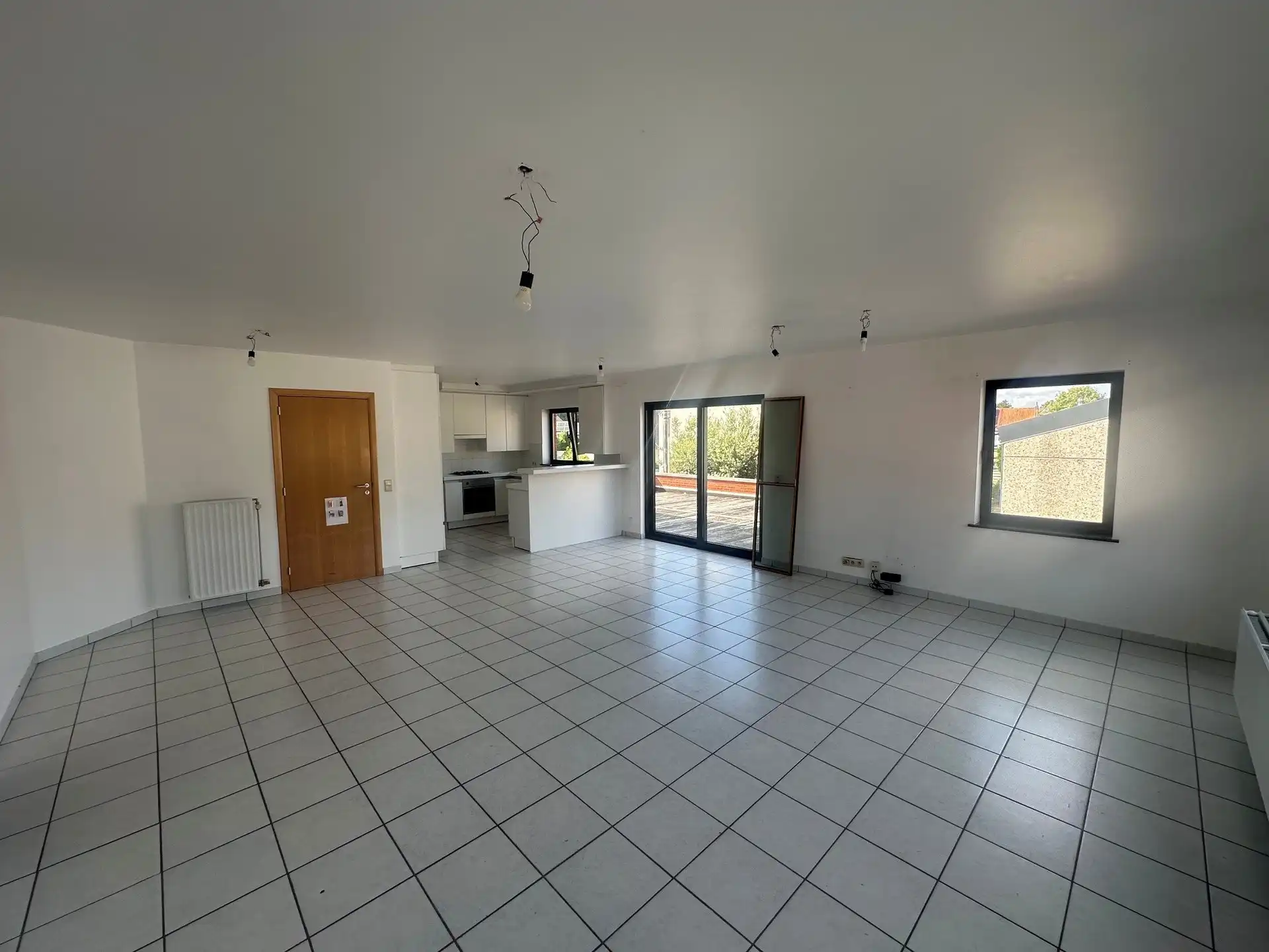 Ruim appartement met groot terras en 2 slaapkamers foto 2