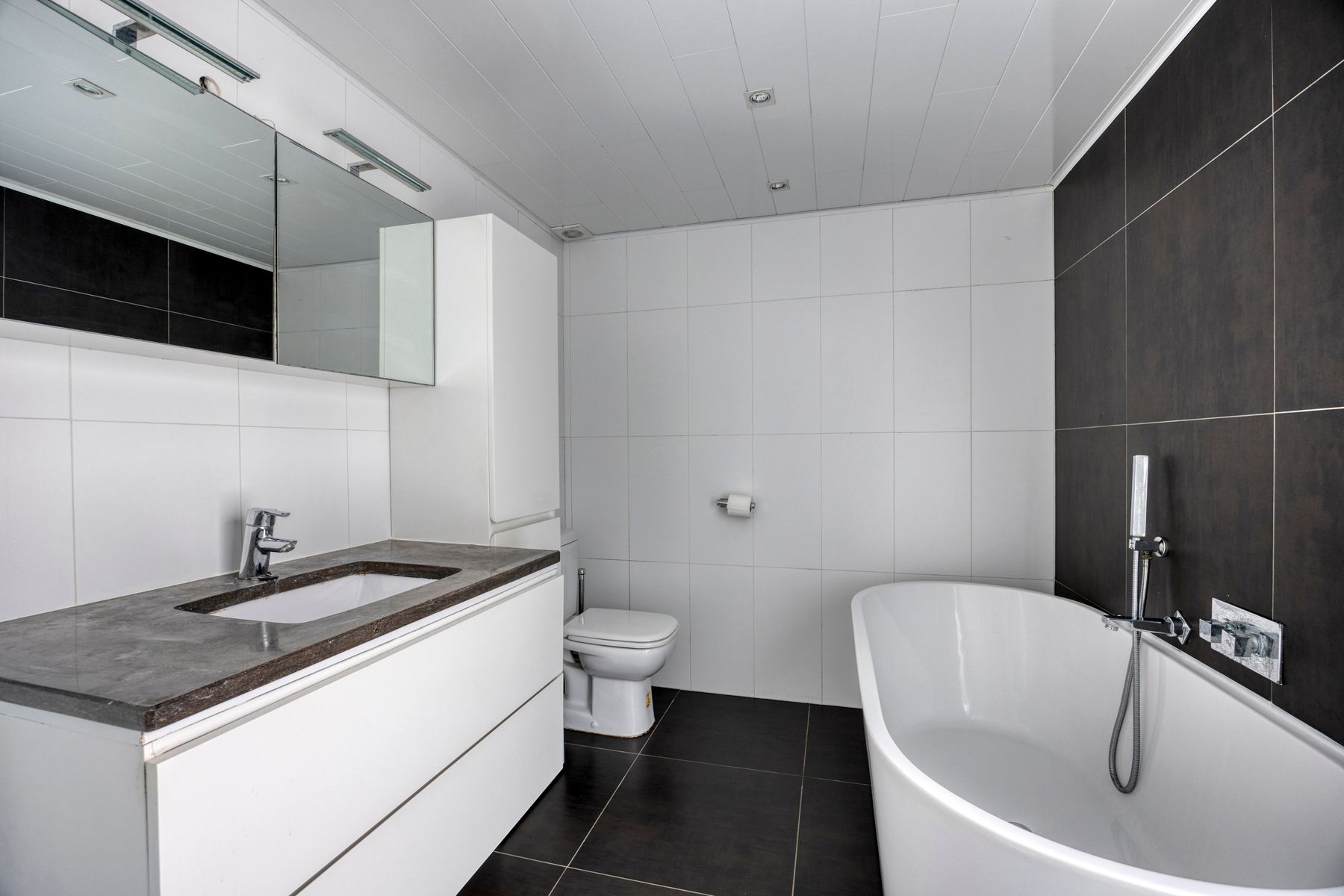 TOPPER: ruime instapklare woning met een enorm potentieel! foto 12