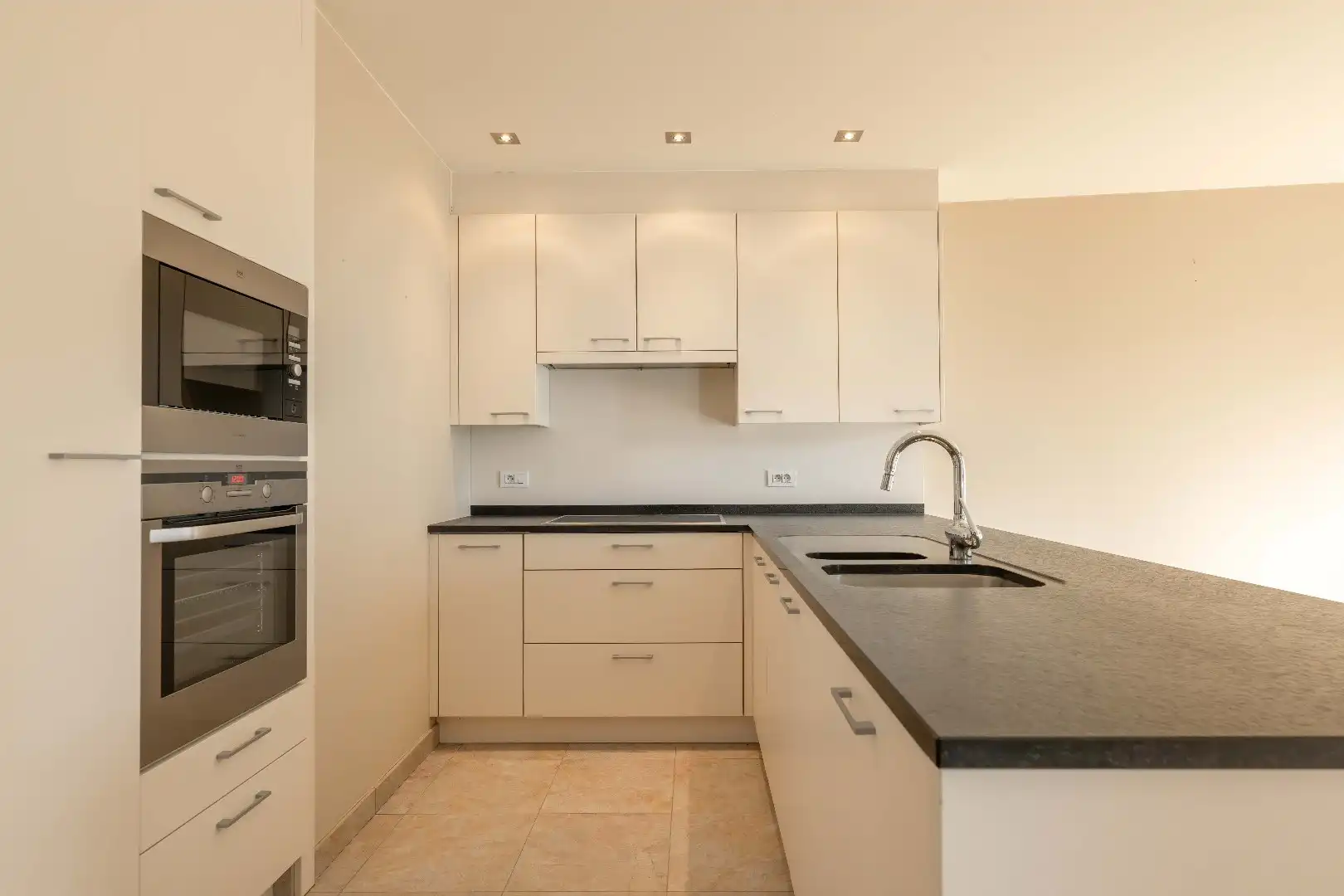 PERFECT INSTAPKLAAR KWALITATIEF APPARTEMENT IN HARTJE PITTEM foto 4