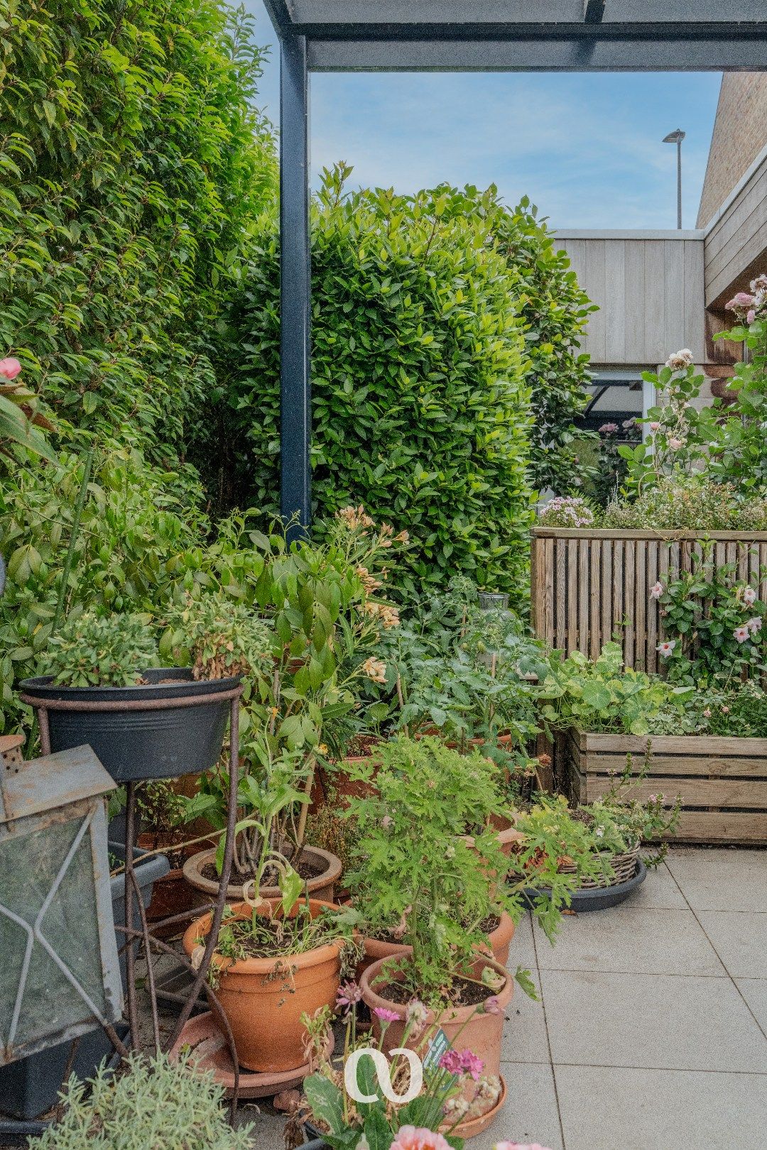 Instapklare woning met zonnepanelen, prachtige tuin en garage foto 18