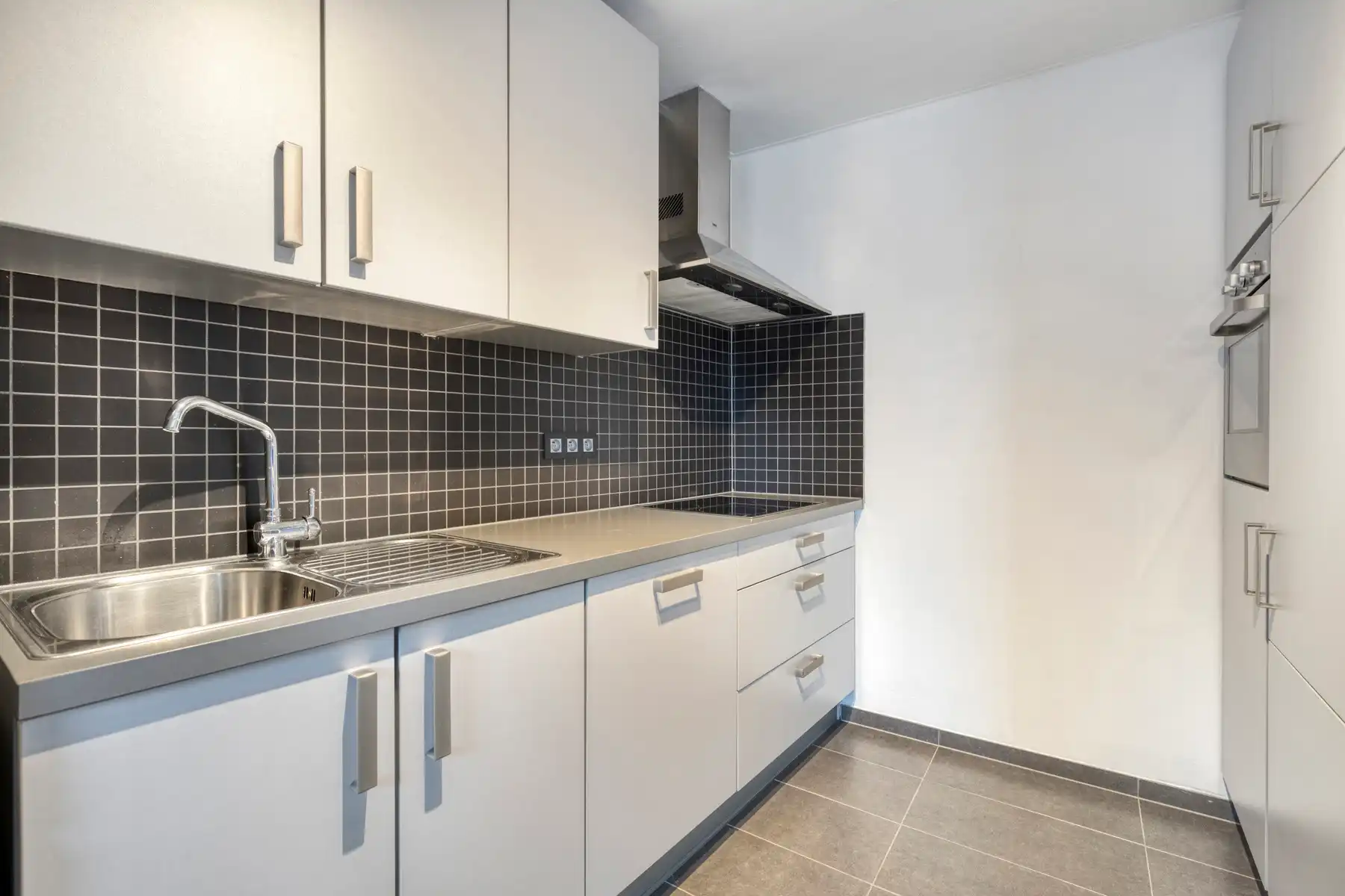 Instapklaar appartement met terras en garage in het centrum van Ninove! foto 9