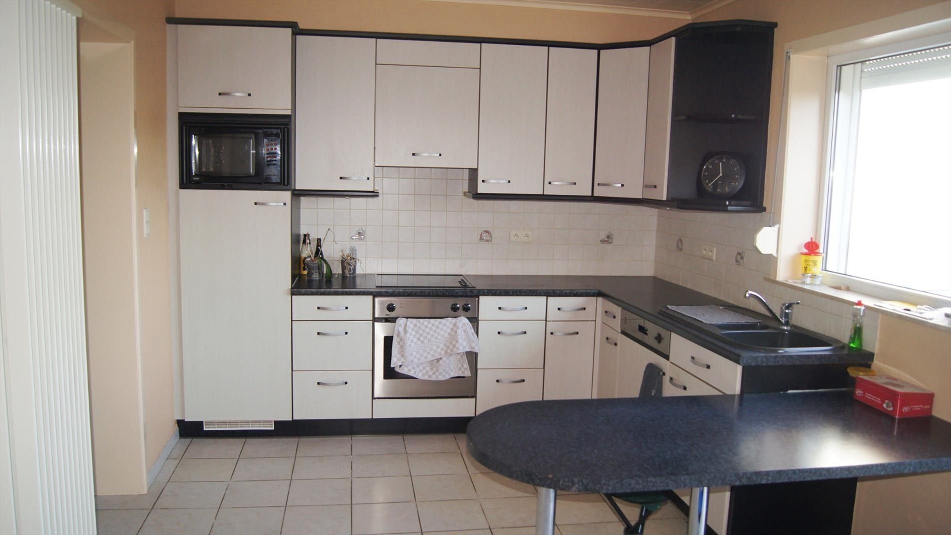 Gezinswoning met 3 slpks, bureau, garage en tuin foto 4