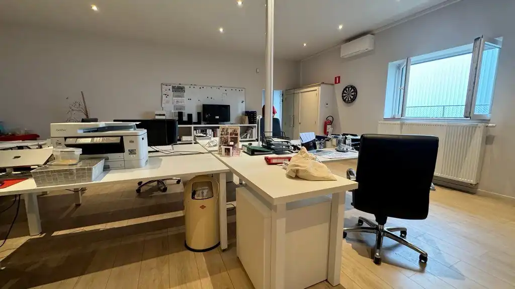 Loods met kantoor te huur nabij A12 in Wilrijk foto 6