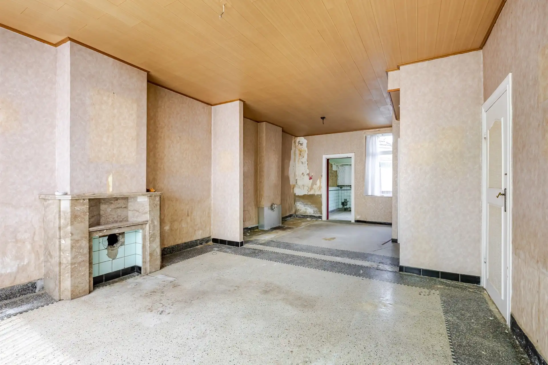 Te renoveren woning met grote tuin en garage te Haaltert foto 3