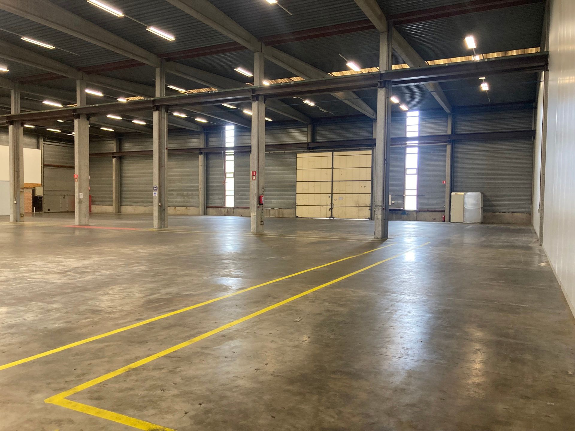 Bedrijfsgebouw met kantoren in Houthalen foto 9