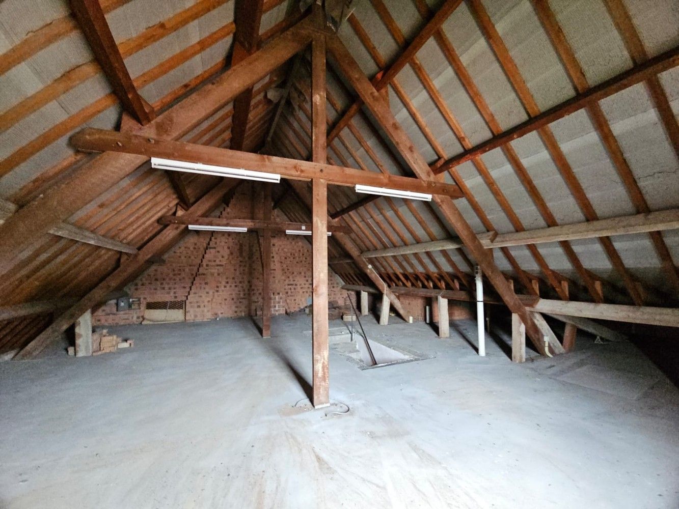 Volledig onderkelderde villa met zongerichte tuin foto 25