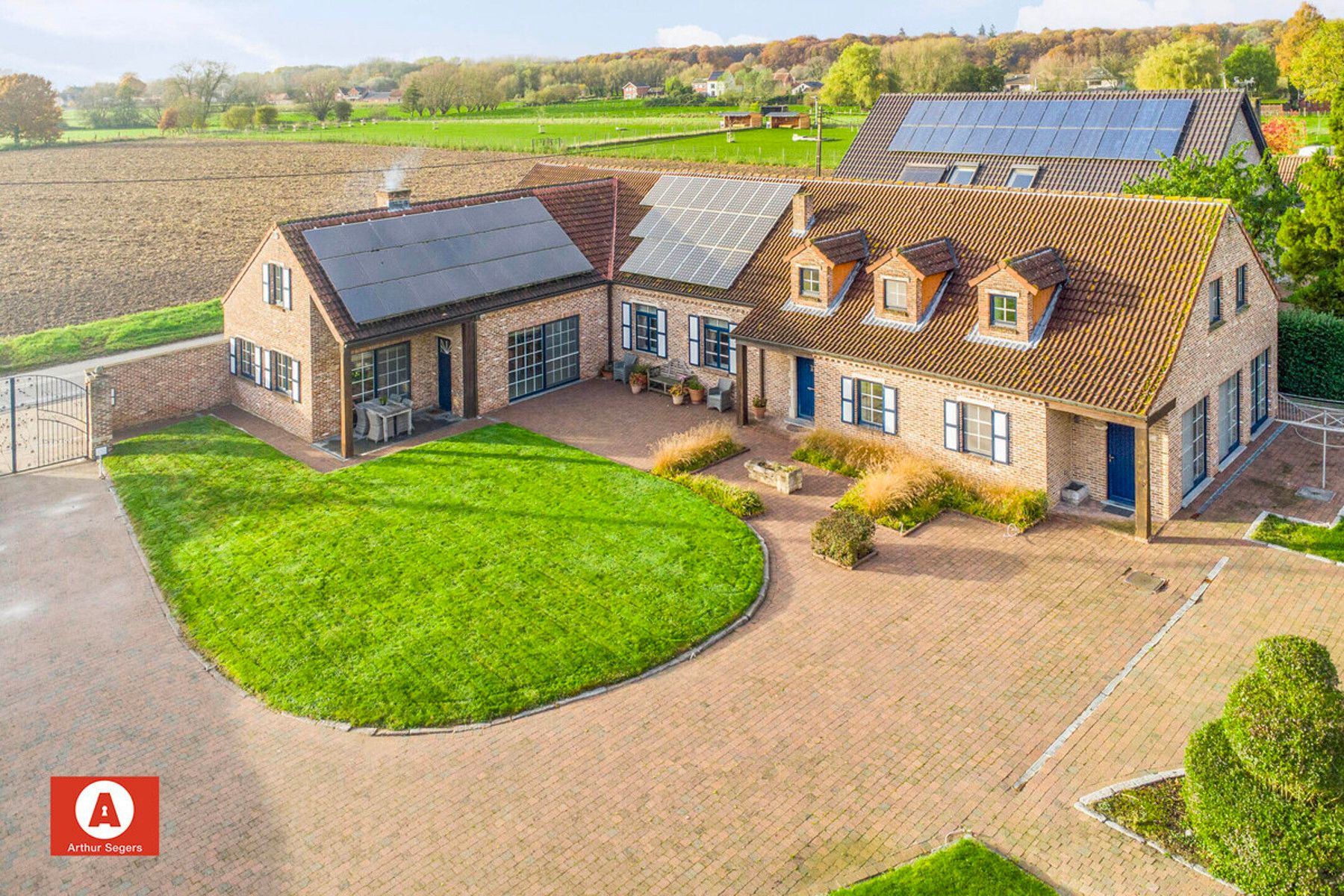 Unieke energiezuinige hoeve met 5 à 6 slaapkamers en weiland foto 29