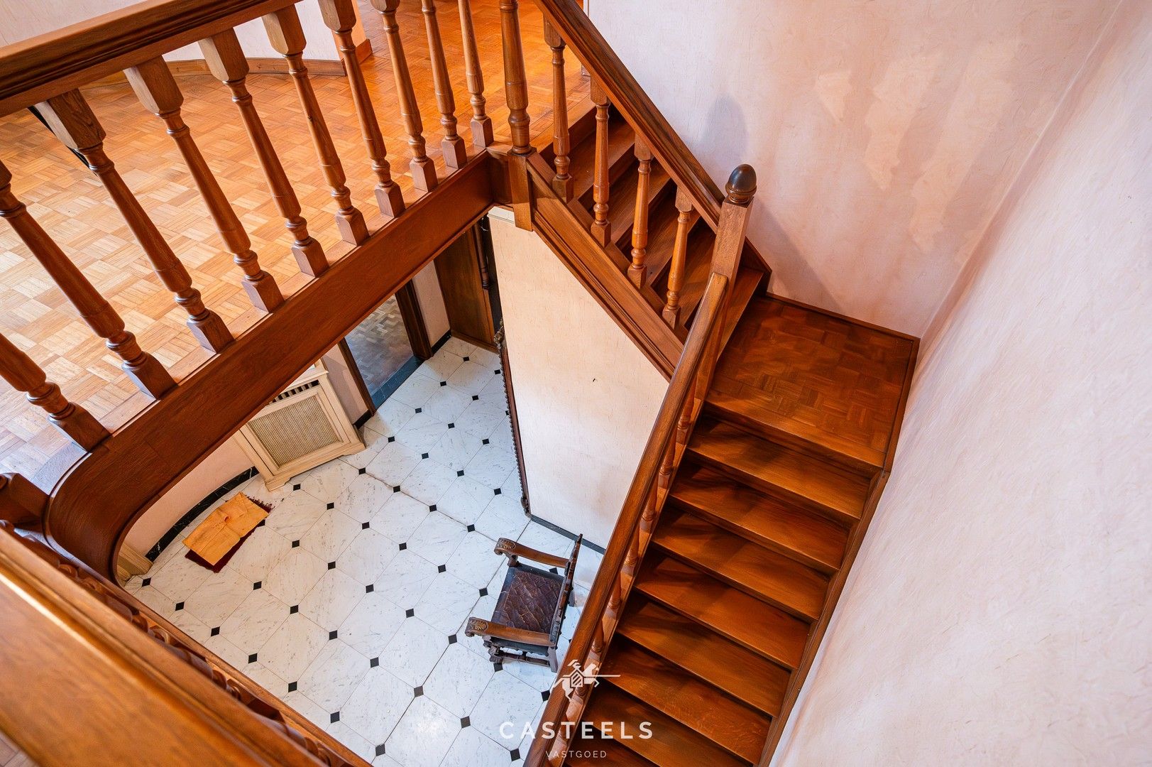 Karaktervolle villa met barokke charme en eindeloze mogelijkheden foto 14