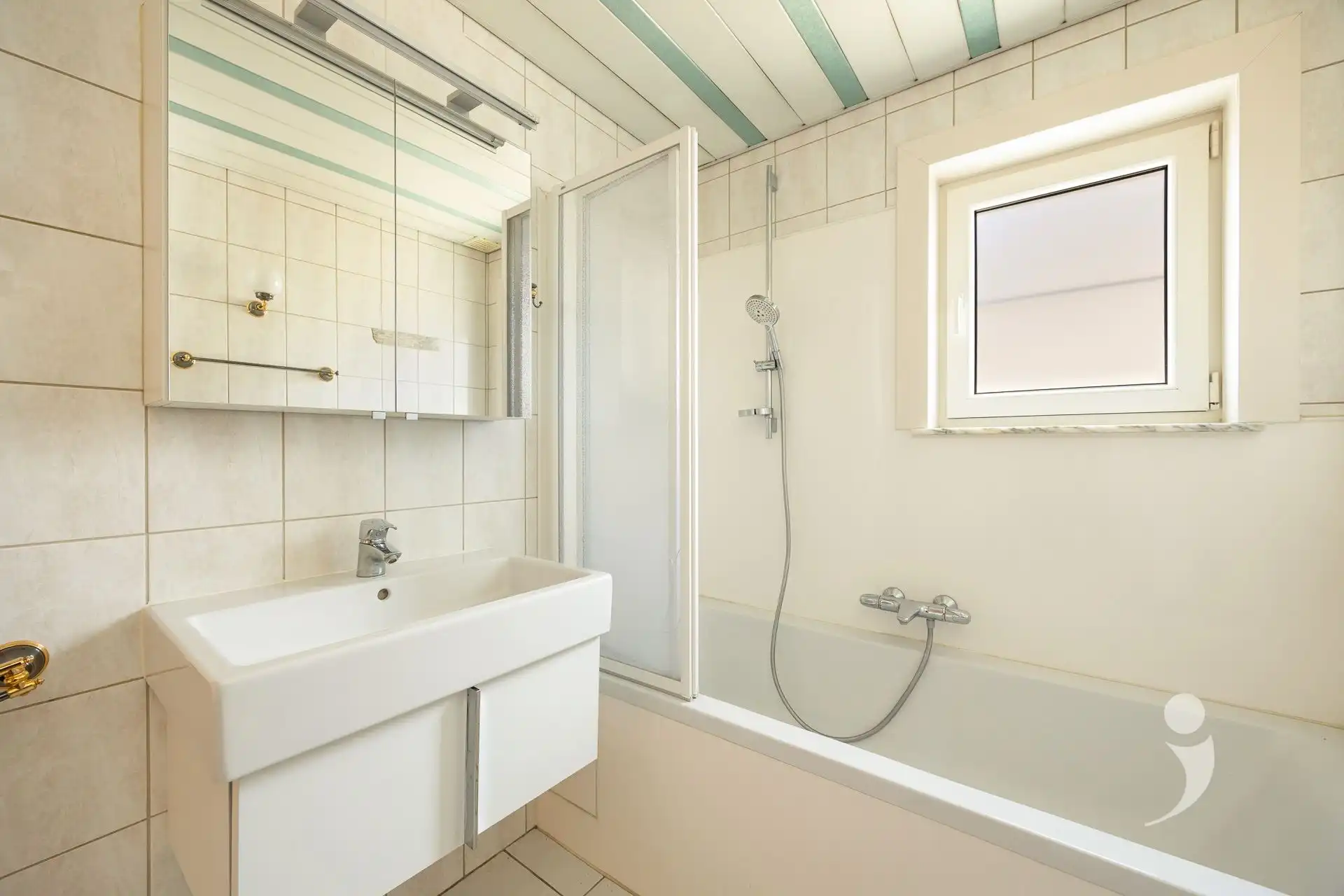 Te renoveren woning op een zonnig perceel foto 24