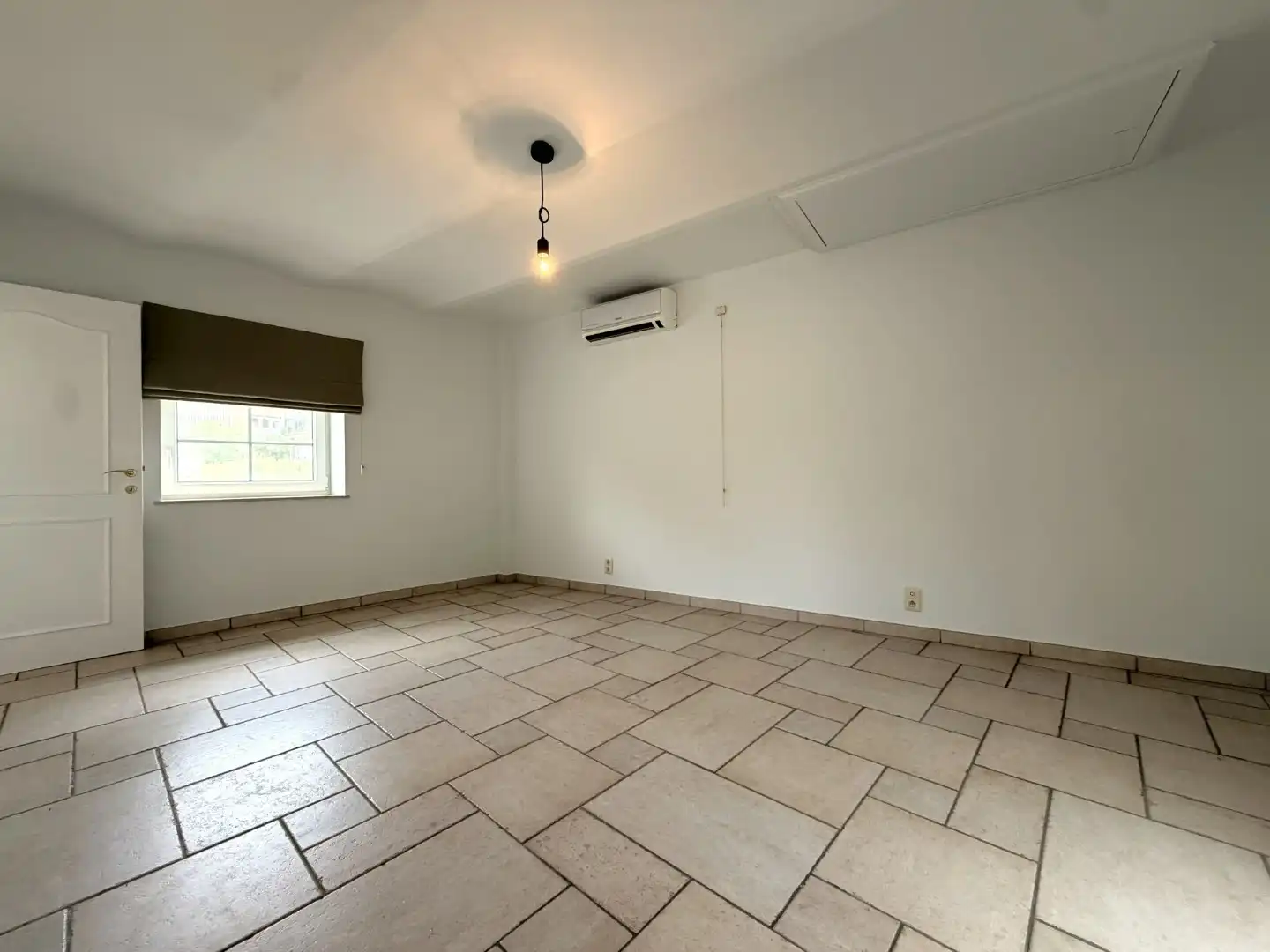 Bijzonder charmante benedenwoonst met 1 slaapkamer, veranda, terras en twee autostandplaatsen foto 22