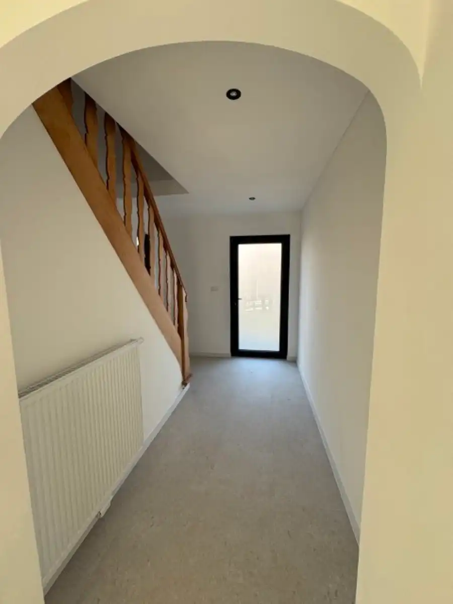 Mooi gerenoveerde gezinswoning foto 2