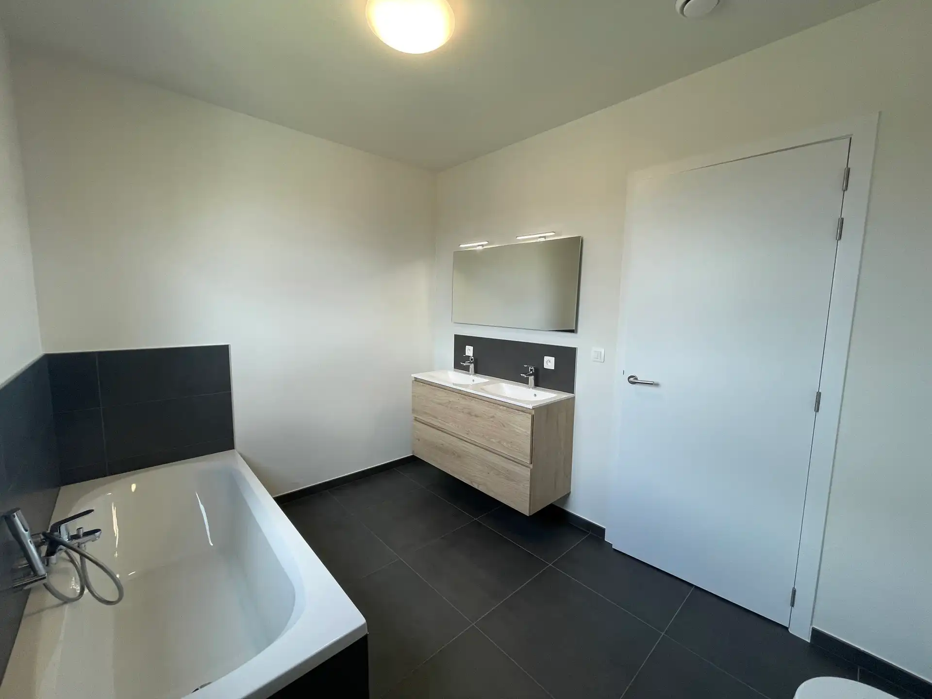 LEDE -  Recente HoB in rustige wijk. foto 9