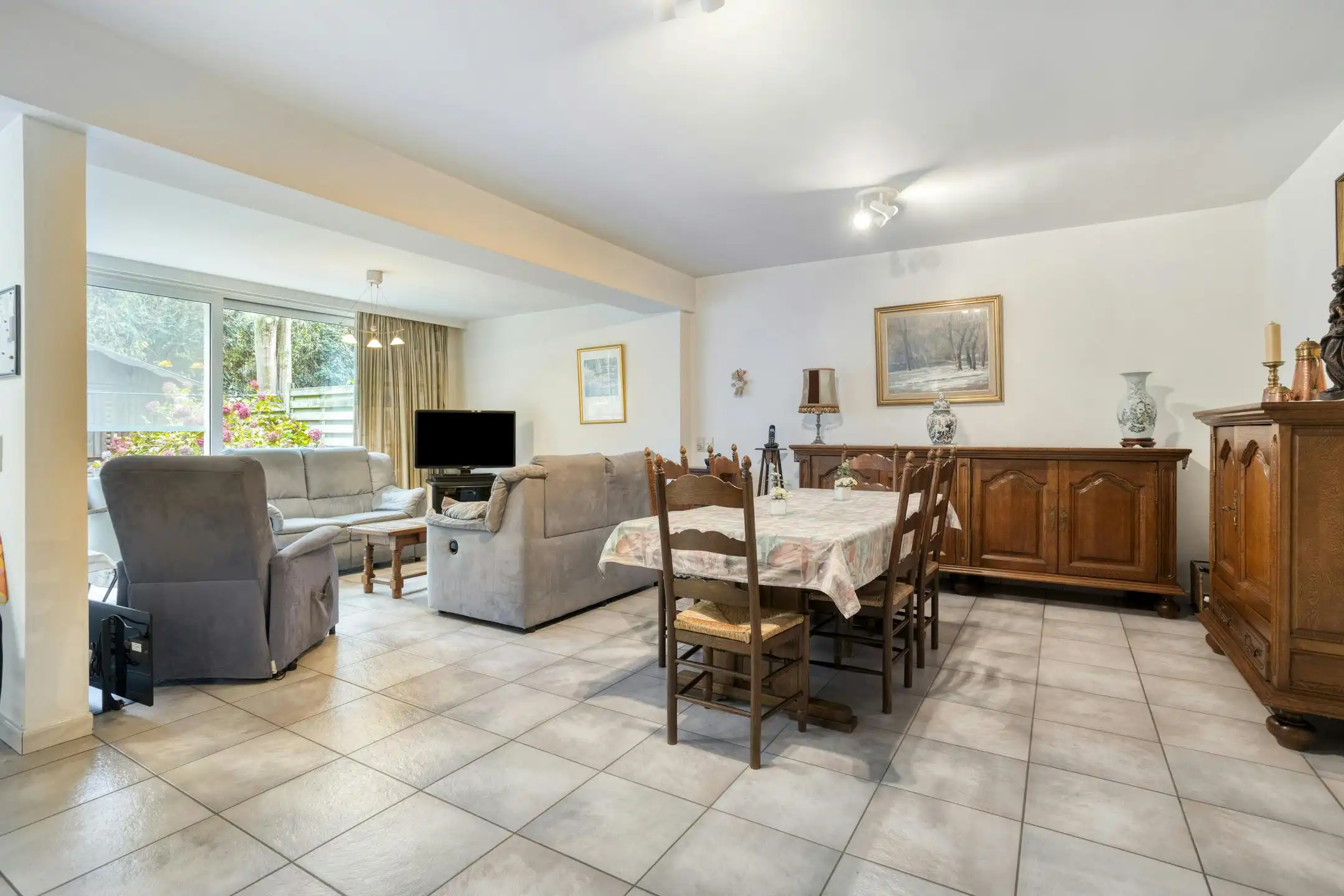 Ruim appartement met 2 slaapkamers te koop in Assebroek  foto 4