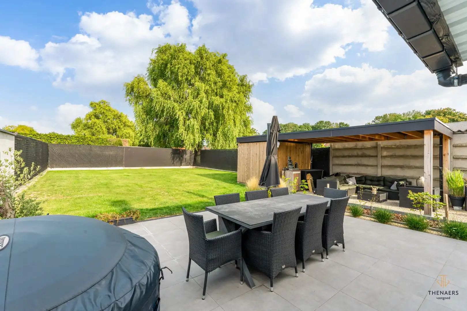 INSTAPKLARE WONING MET 3 SLAAPKAMERS, TUIN EN CARPORT. foto 27