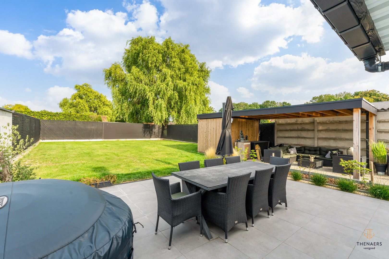 INSTAPKLARE WONING MET 3 SLAAPKAMERS, TUIN EN CARPORT. foto 27