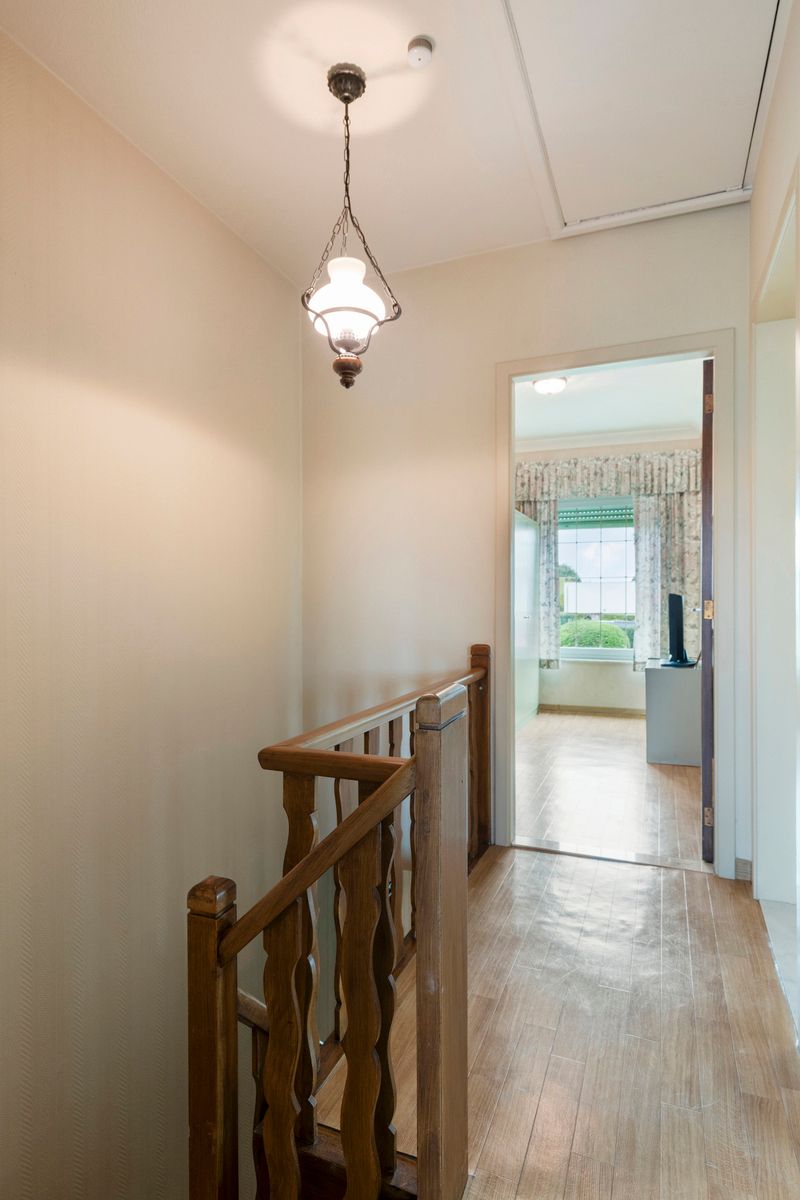 Solide en ruime te renoveren gezinswoning op toplocatie foto 12