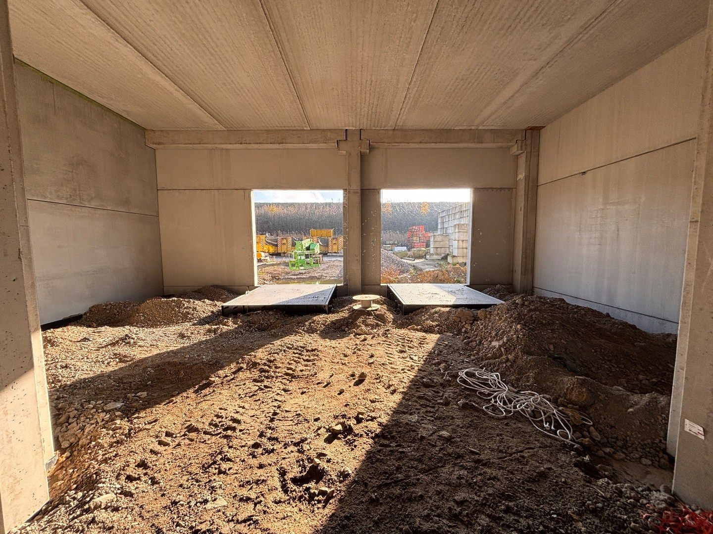 Logistieke bedrijfshal - 6834 m² & 350m² kantoren - met mogelijkheid tot 1200 m² extra kantoren. Superligging! foto 14