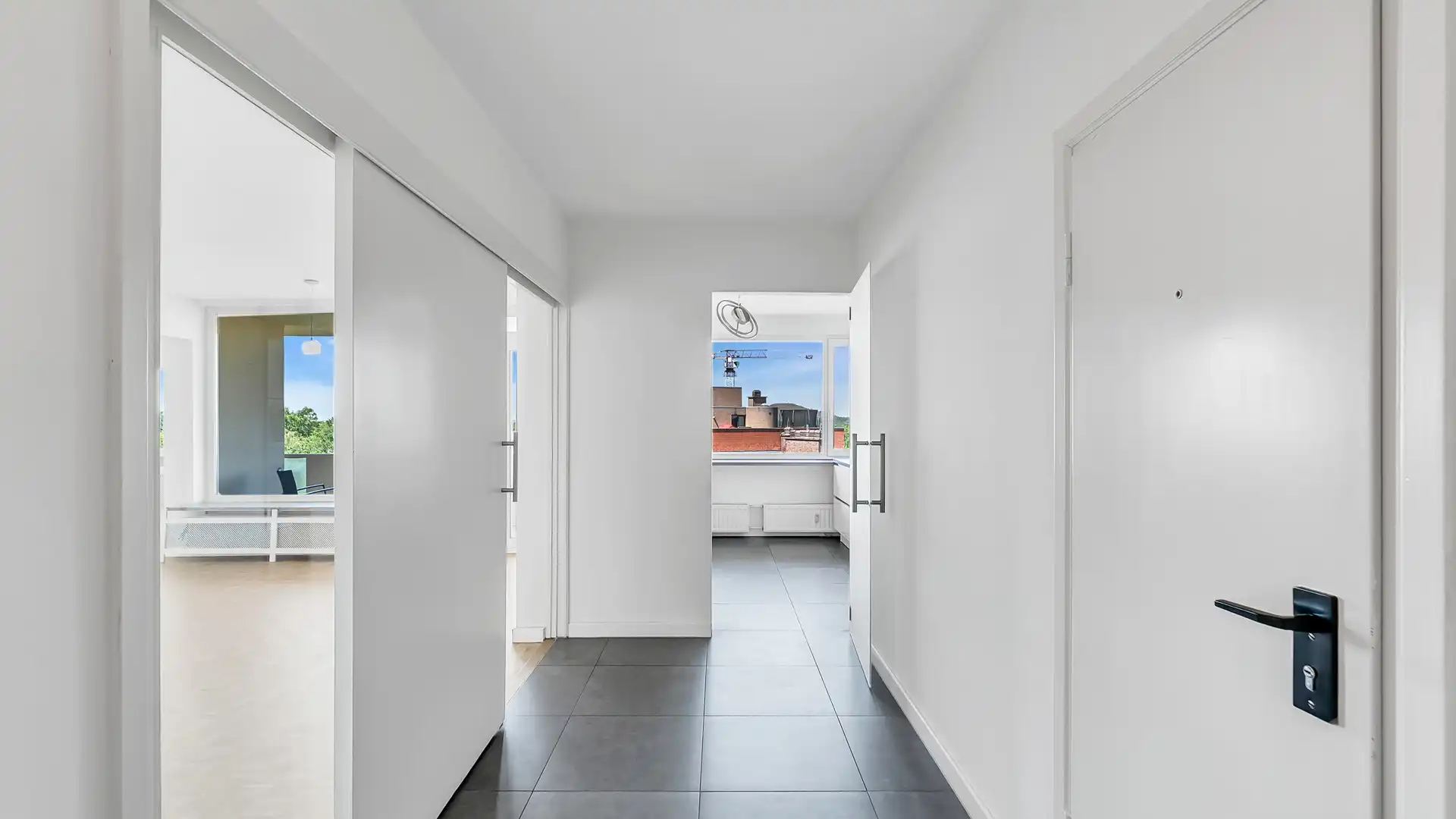 Instapklaar appartement met 2 slaapkamers in het centrum van Genk foto 4