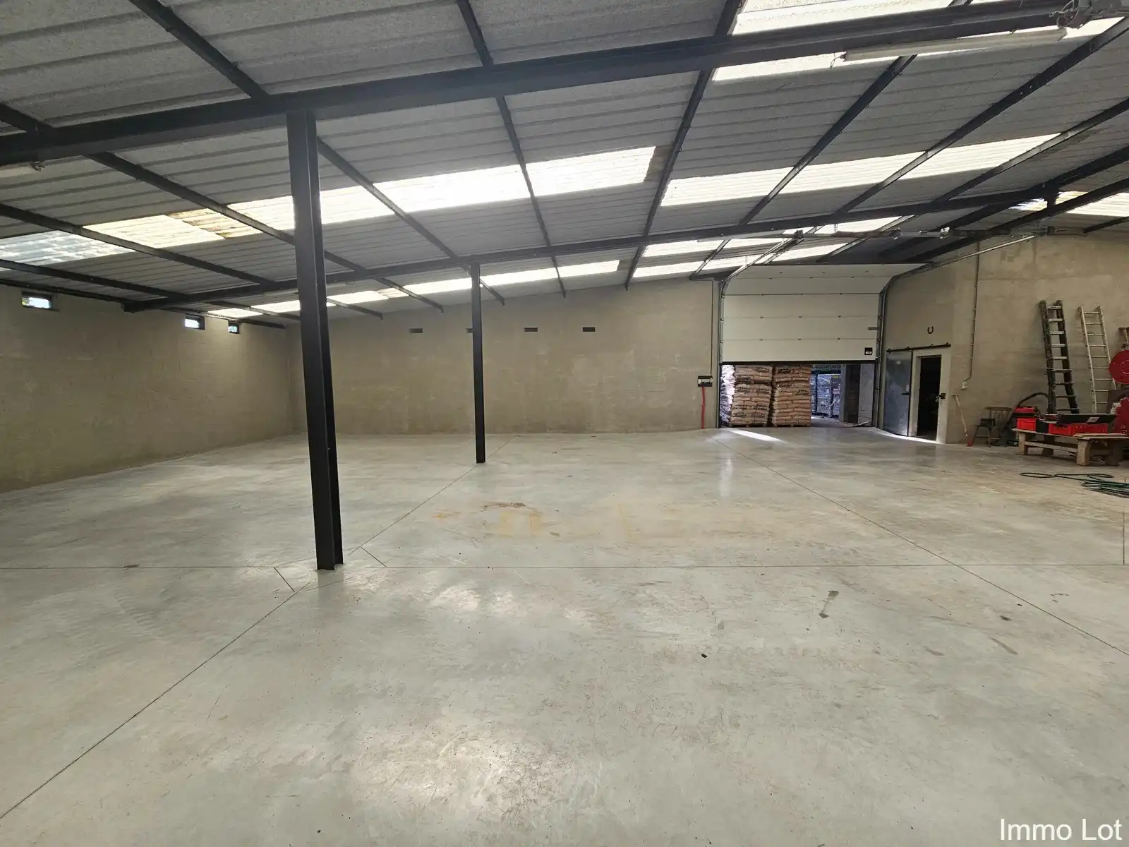 Ruim magazijn van 990 m² met flexibele huurmogelijkheden foto 4