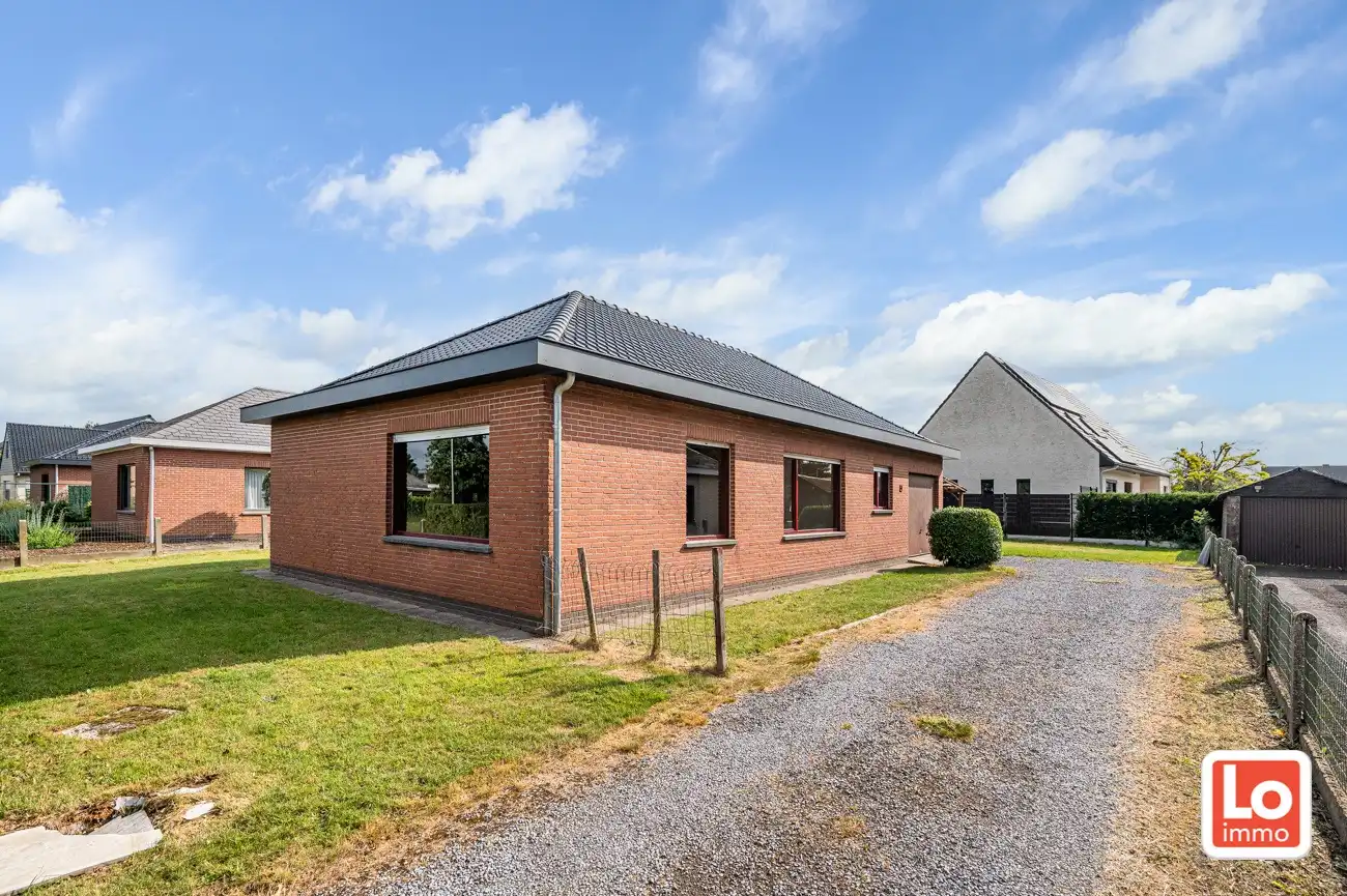 VERKOCHT! Degelijke open gelijkvloerse bebouwing met inpandige garage op een toplocatie in Lochristi! foto 5