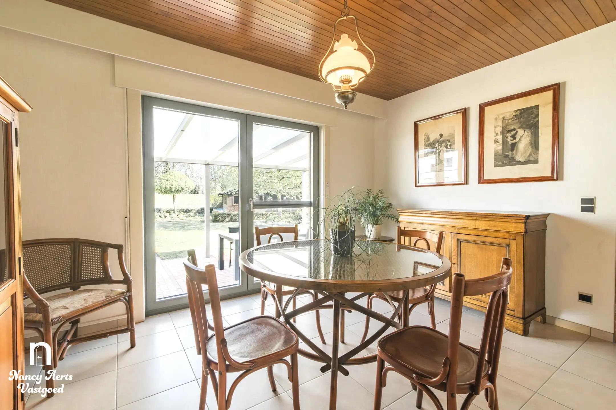 Lichtrijke woning met prachtige tuin en groeipotentieel foto 12