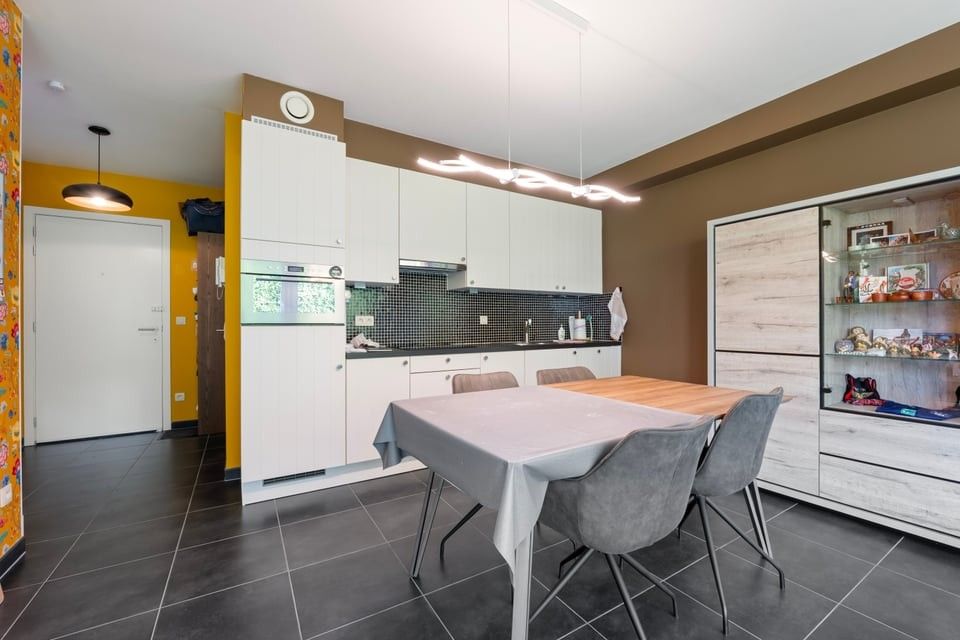 KNAP APPARTEMENT MET 1 SLAAPKAMER EN STAANPLAATS IN SINT-TRUIDEN foto 15