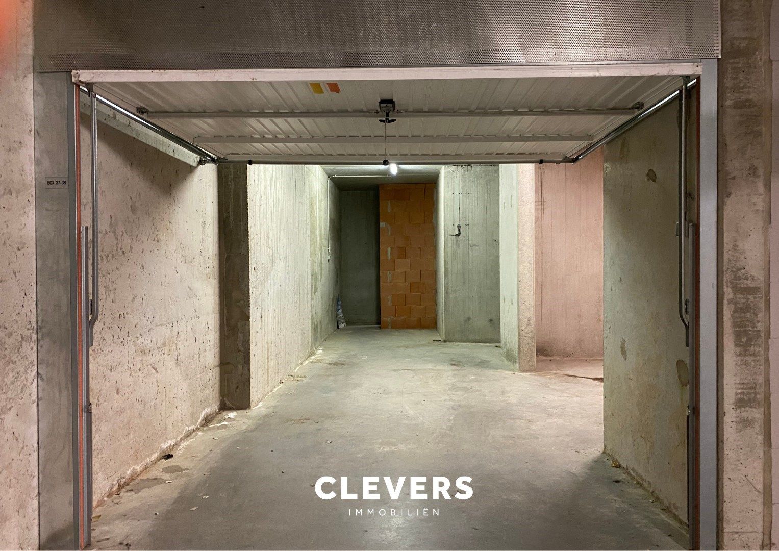 Grote garagebox met voetgangersingang aan Leopoldpark/haven foto 6