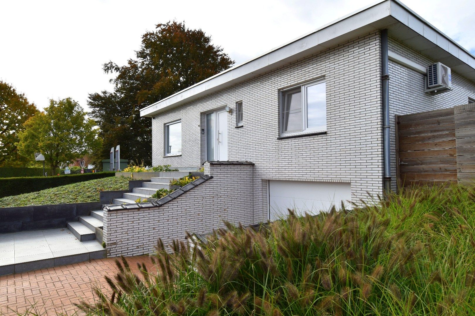 Charmante bungalow met 3 slaapkamers, dubbele garage en tuin te koop in Wevelgem foto 16