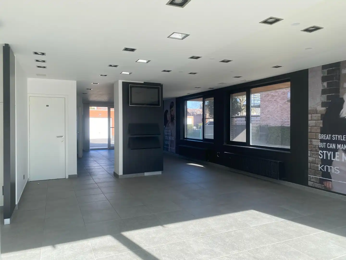 Veelzijdig handelspand op toplocatie in Maldegem foto 3