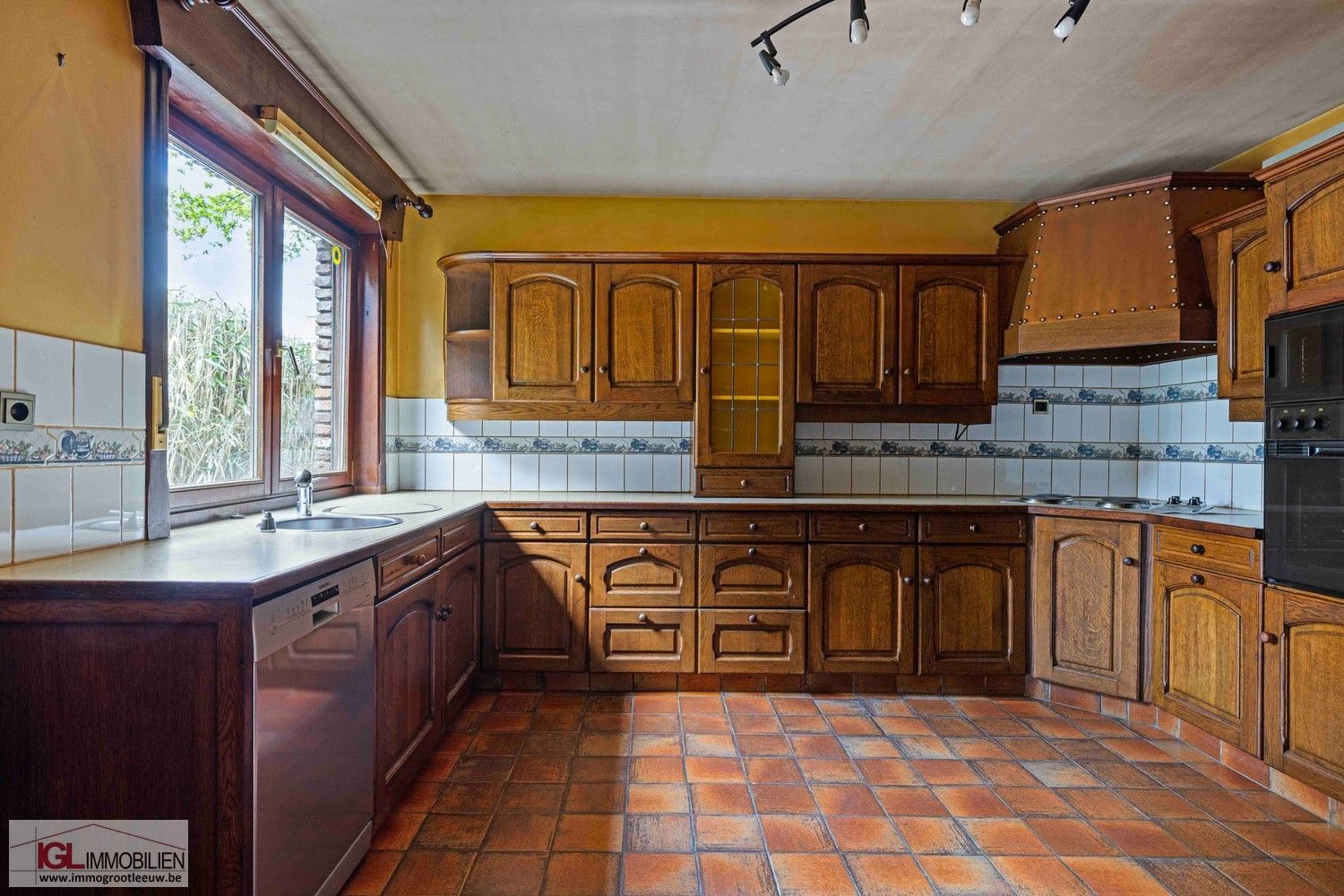 Ruime villa met potentieel op toplocatie in Huizingen foto 4