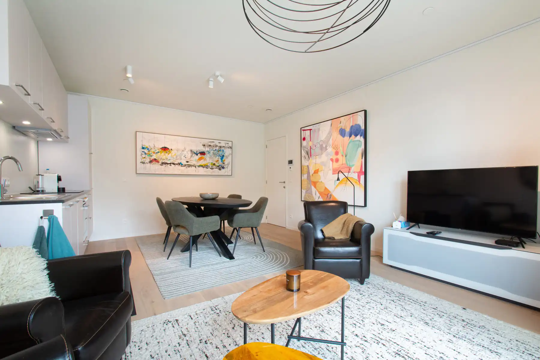 Gezellig gemeubeld 2-slaapkamer appartement met groot terras foto 3
