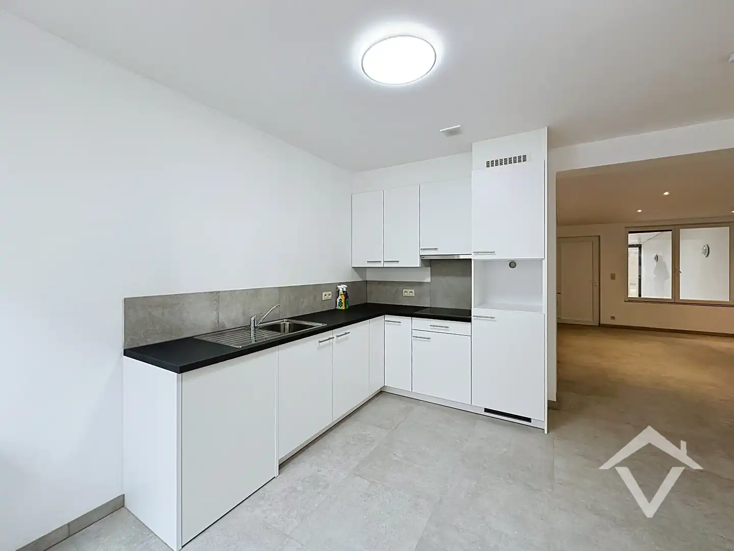 Volledig gerenoveerde woning met 3 slaapkamers en garage te Koekelare foto 6