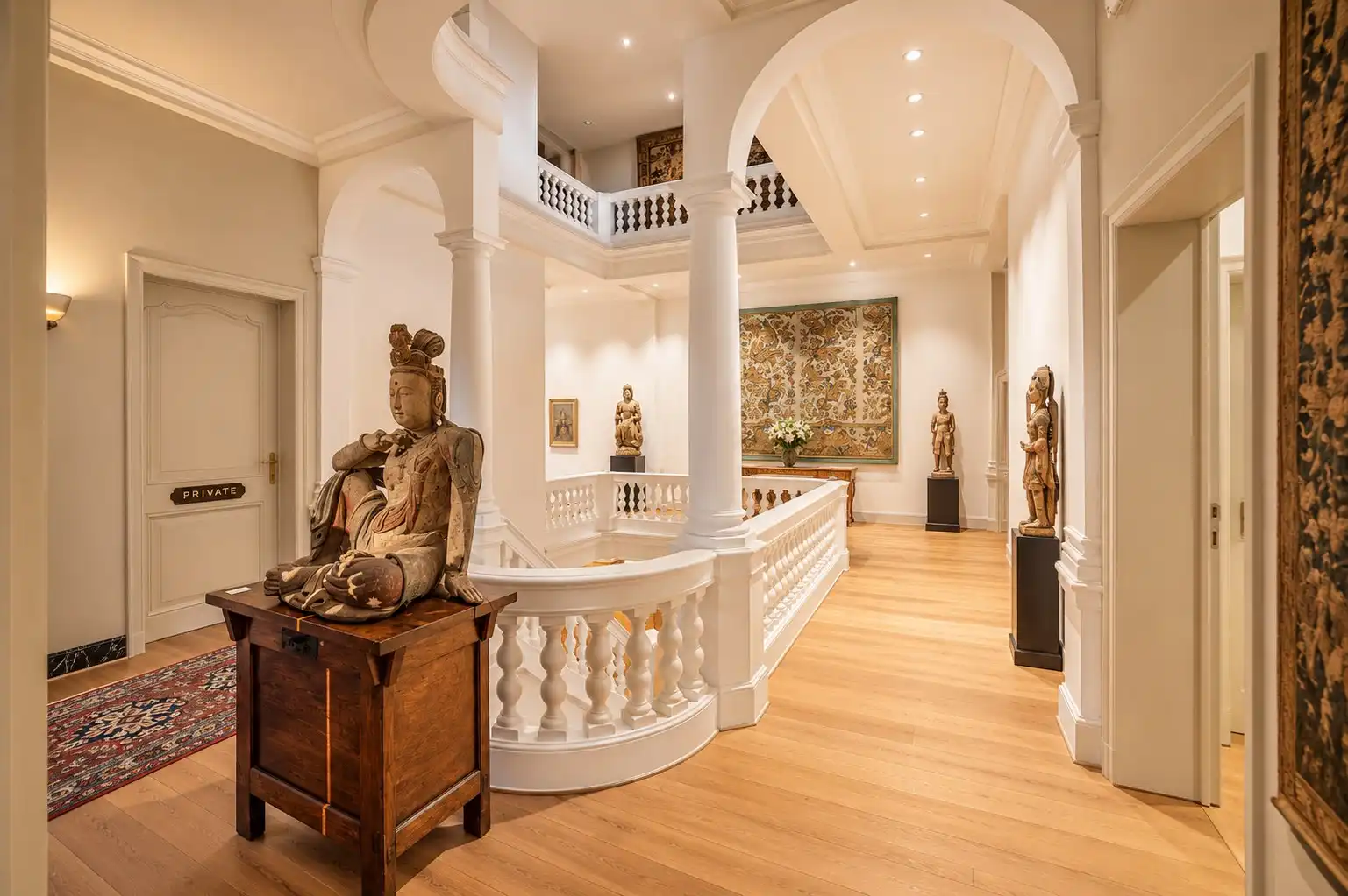 IMPOSANT KARAKTERVOL NEOCLASSICISTISCH HERENHUIS foto 5