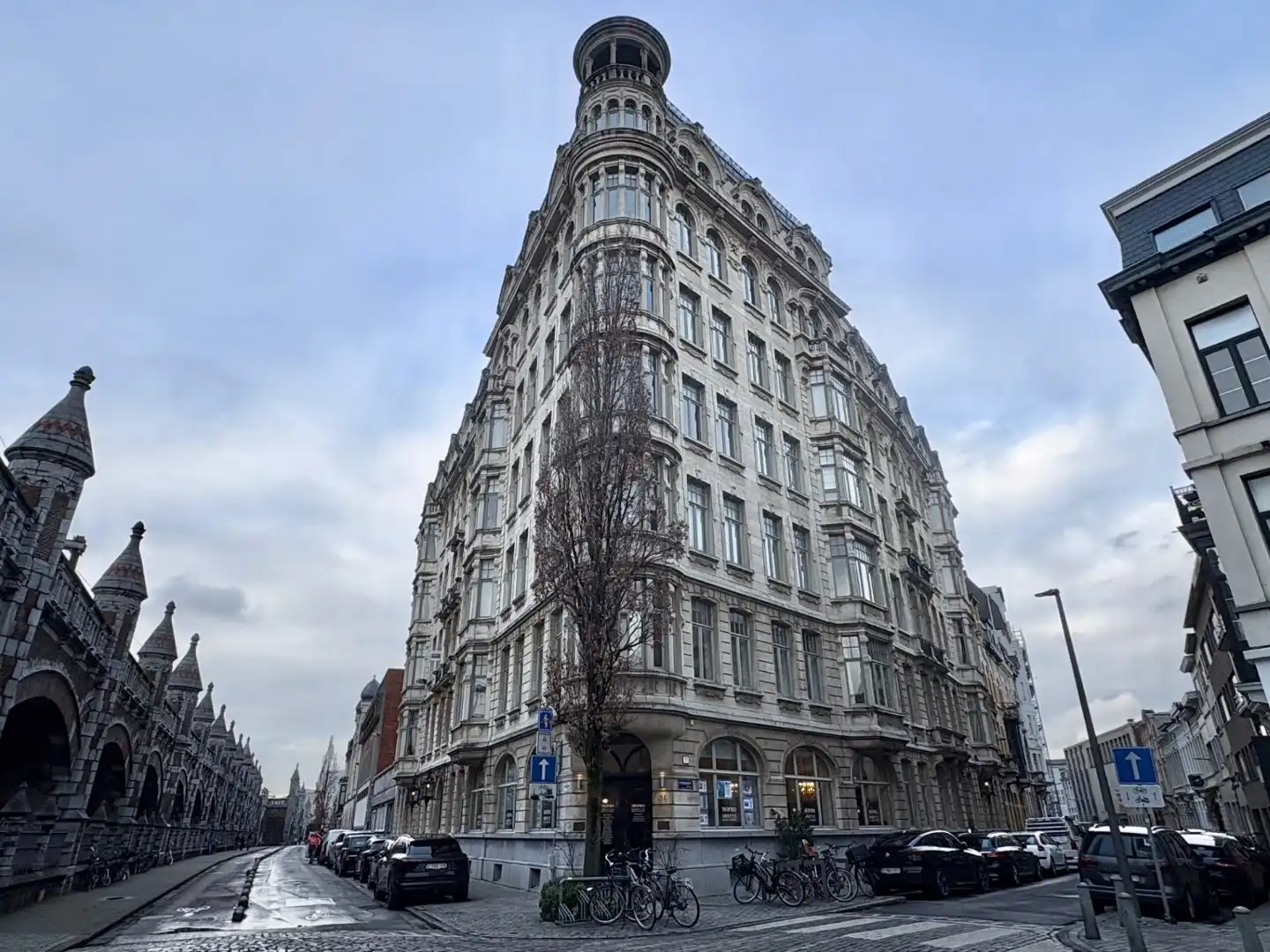 Elegante en instapklare 2-slaapkamerappartement in het groeiende Zurenborg foto 11