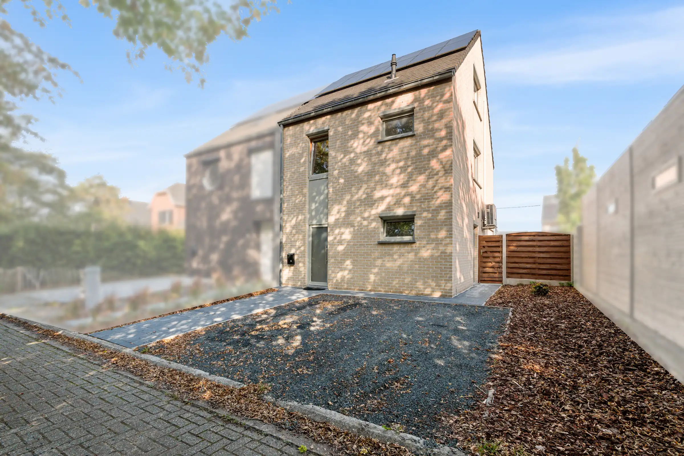 Recente half open bebouwing op gunstige locatie foto {{pictureIndex}}