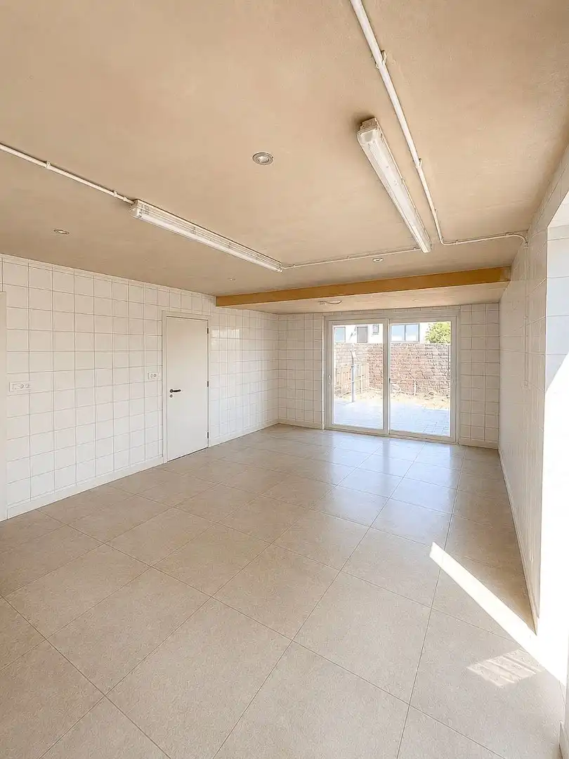 Moderne bel-etagewoning met polyvalente ruimte, zonnige tuin en energiezuinige afwerking foto 17